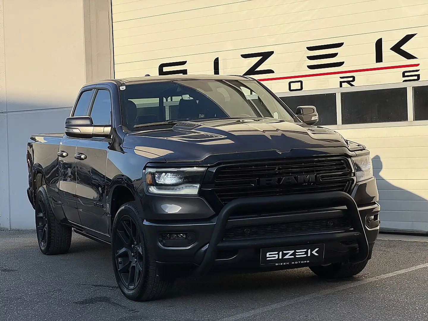 RAM 1500 Ram 1500 Sport Quad Cab 5,7 V8 HEMI|LPG|AHK|NAVI Grau - 2