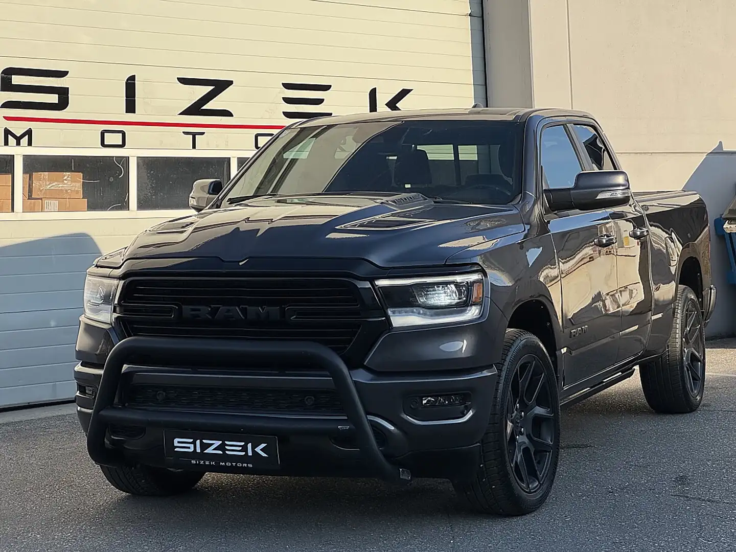 RAM 1500 Ram 1500 Sport Quad Cab 5,7 V8 HEMI|LPG|AHK|NAVI Grau - 1