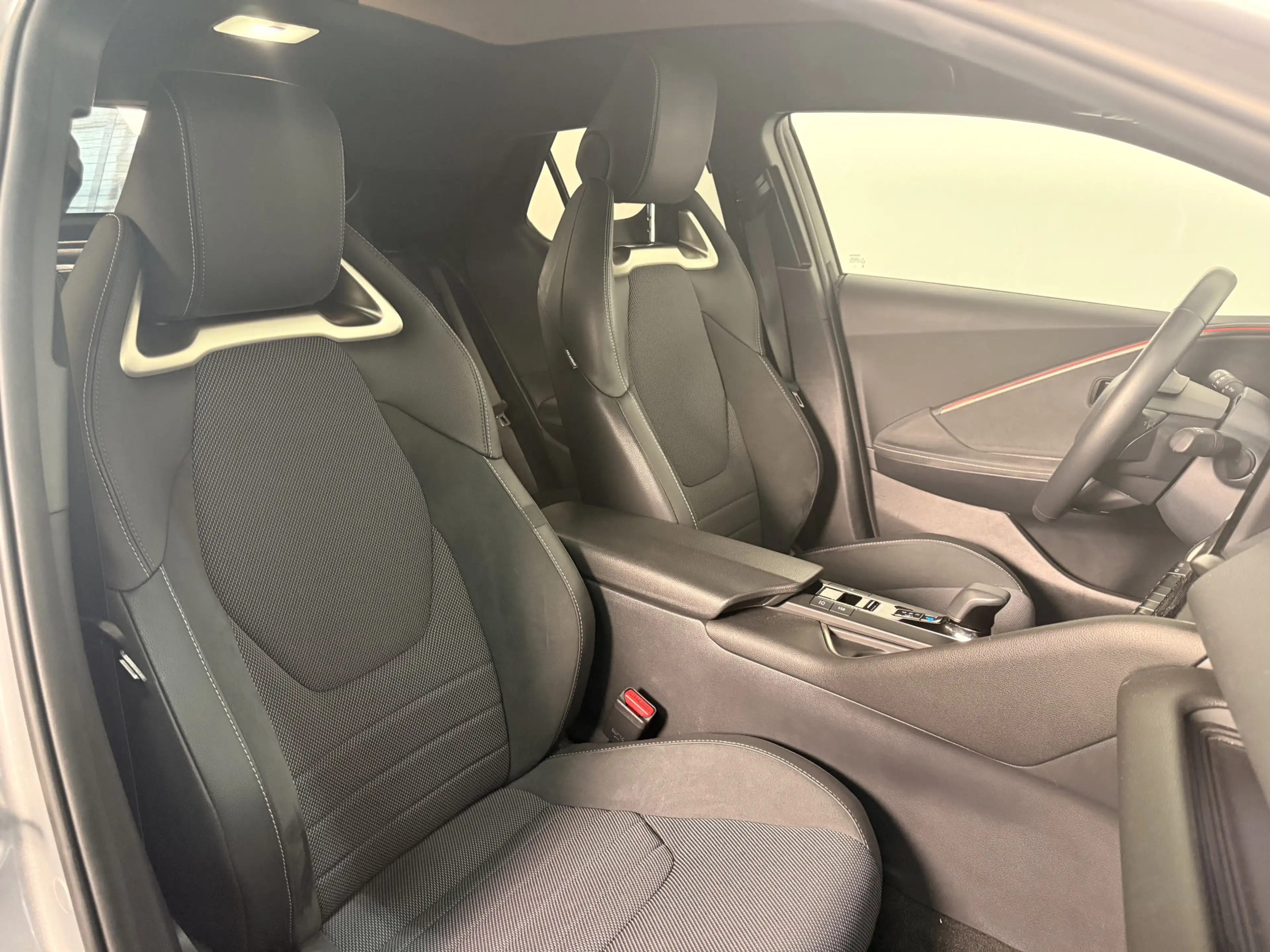 Toyota C-HR 2.0 Hybrid 200 Executive | Panoramadak | JBL | HUD — photo 7