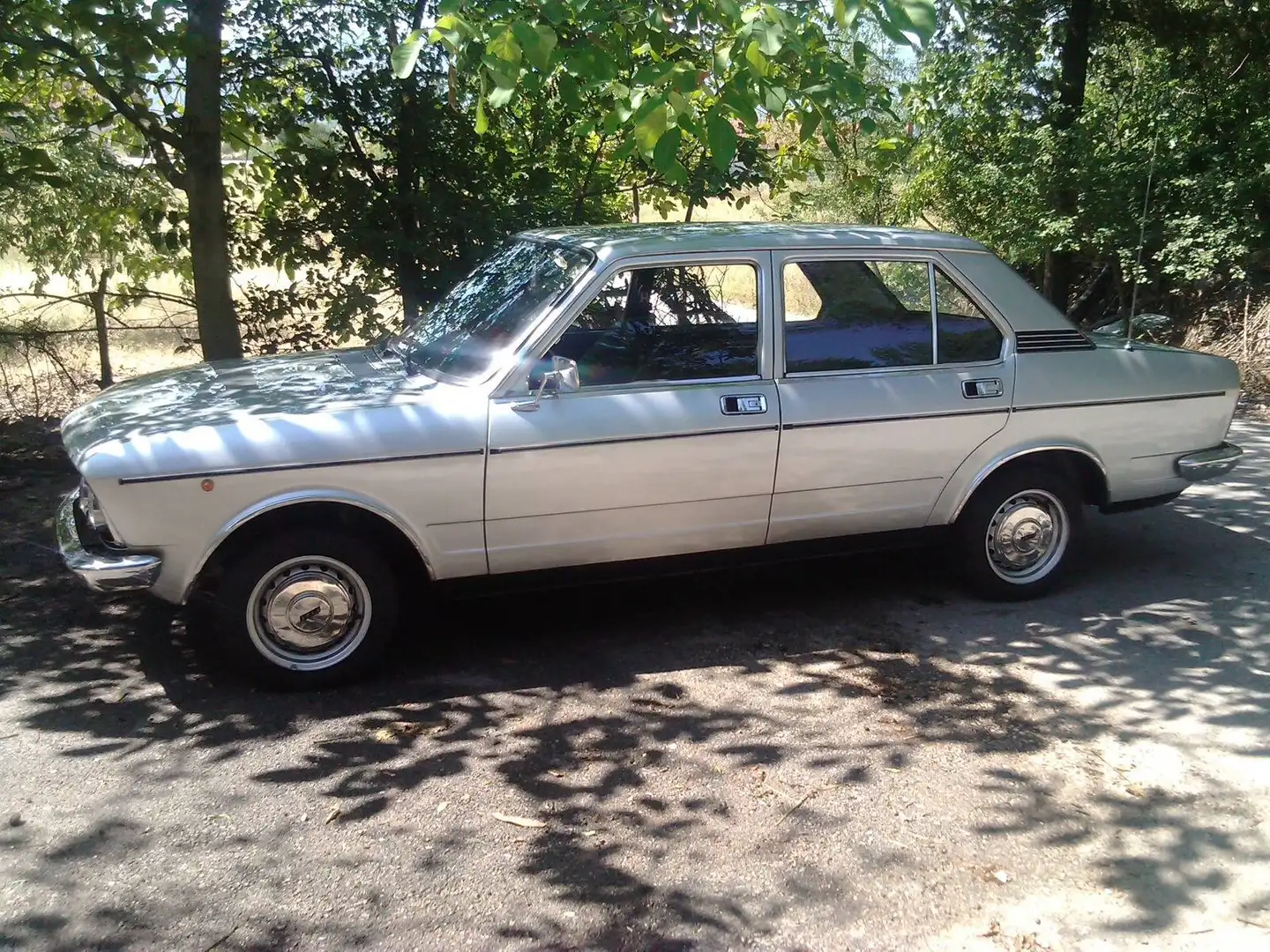 Fiat 132 Silber - 2
