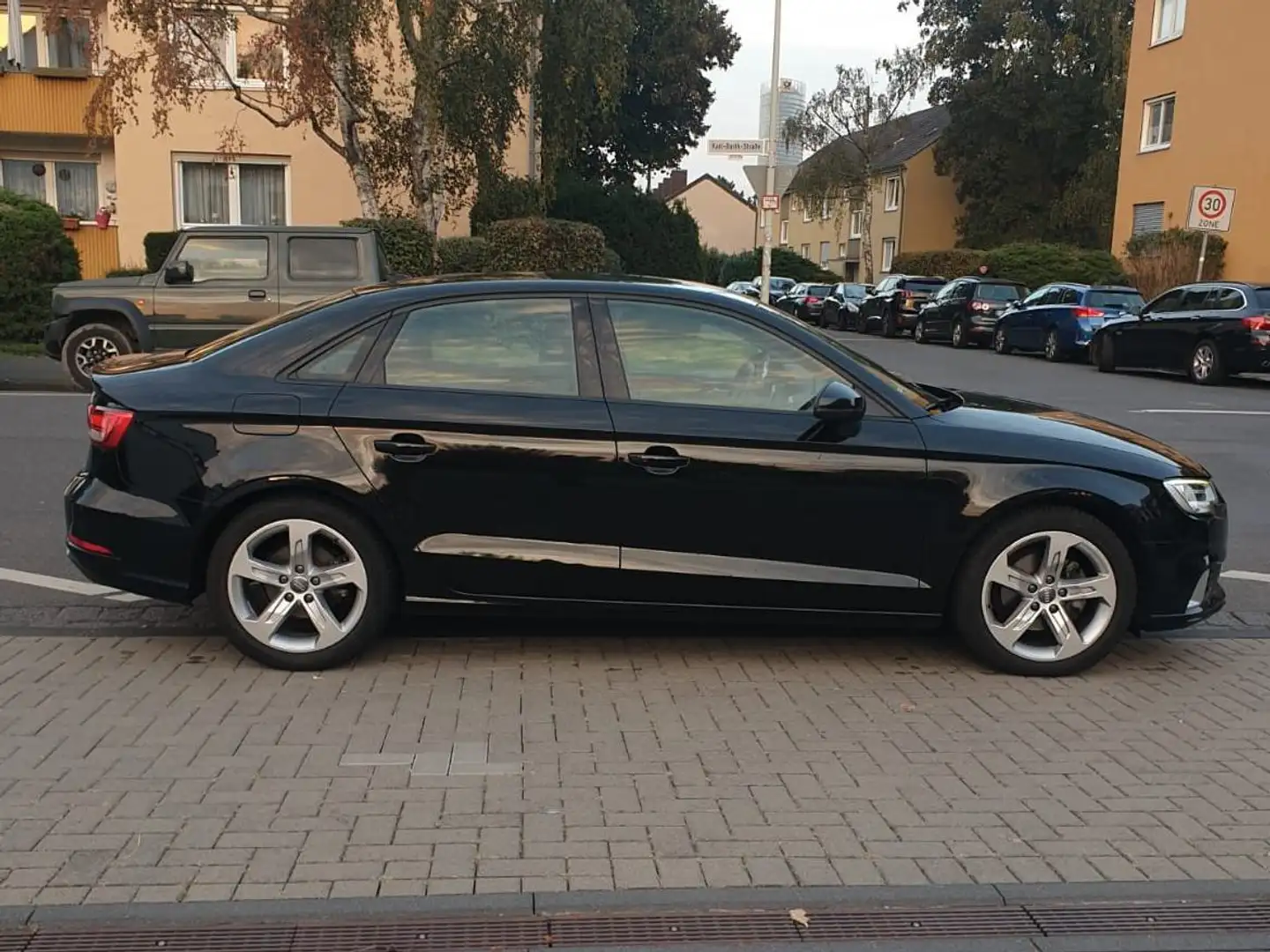 Audi A3 A3 1.8 T Attraction Schwarz - 2
