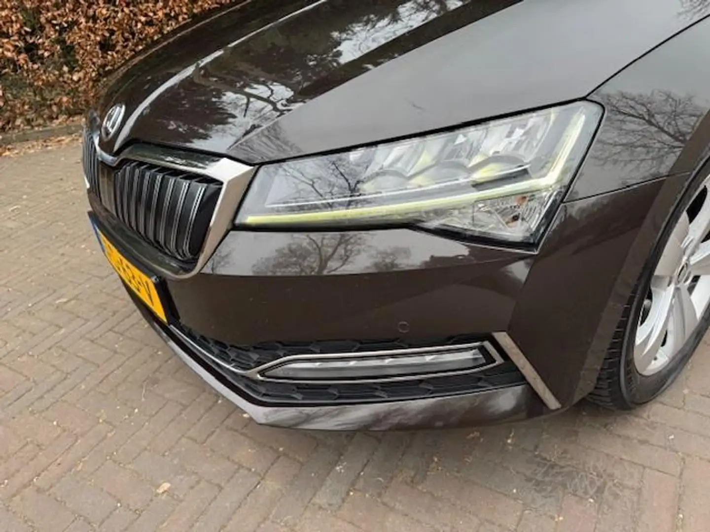 Skoda Superb COMBI 1.4TSI Iv Business Edition Plus/VIRTDASH/NAV Braun - 2