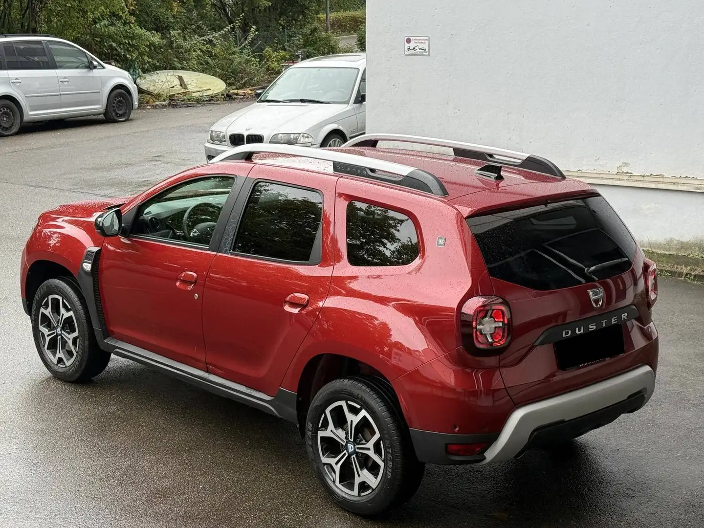Dacia Duster 1.3 TCE Celebration 4WD 150 PS Rot - 1