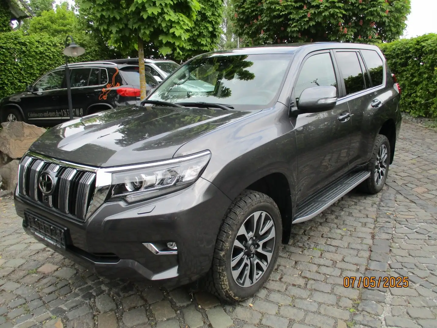 Toyota Land Cruiser 2,8 D 4-D Automatik Executive Šedá - 2