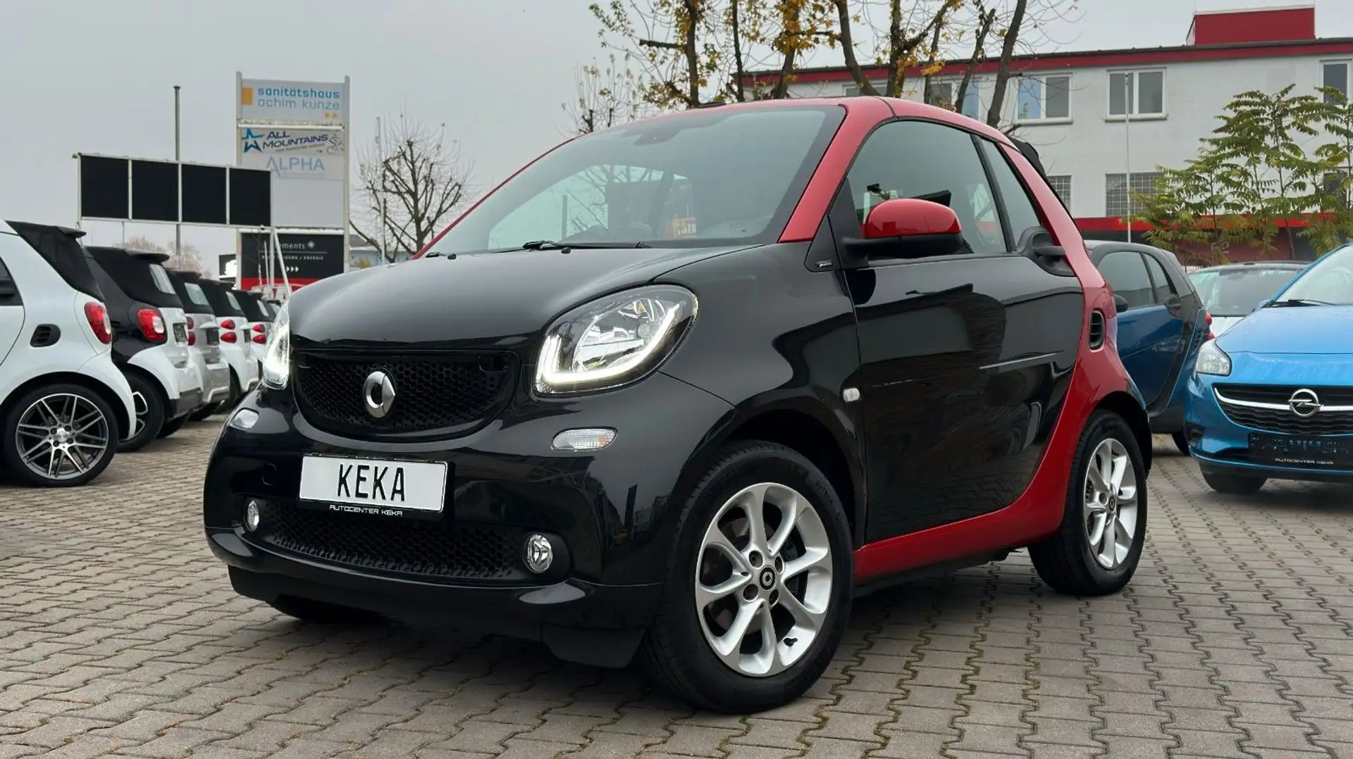 smart forTwo Cabrio TURBO DCT BLACK & RED EDITION! NUR 35TKM! Schwarz - 1
