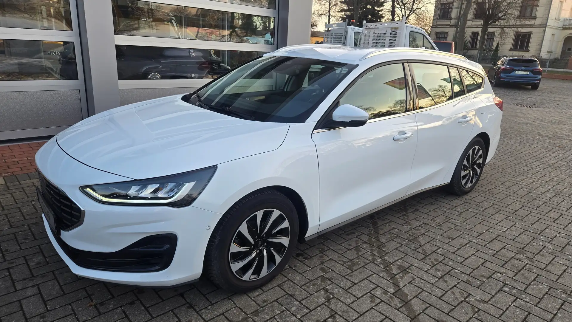 Ford Focus Titanium+LED+Winter+SYNC4+GJR+Euro6 Blanc - 1