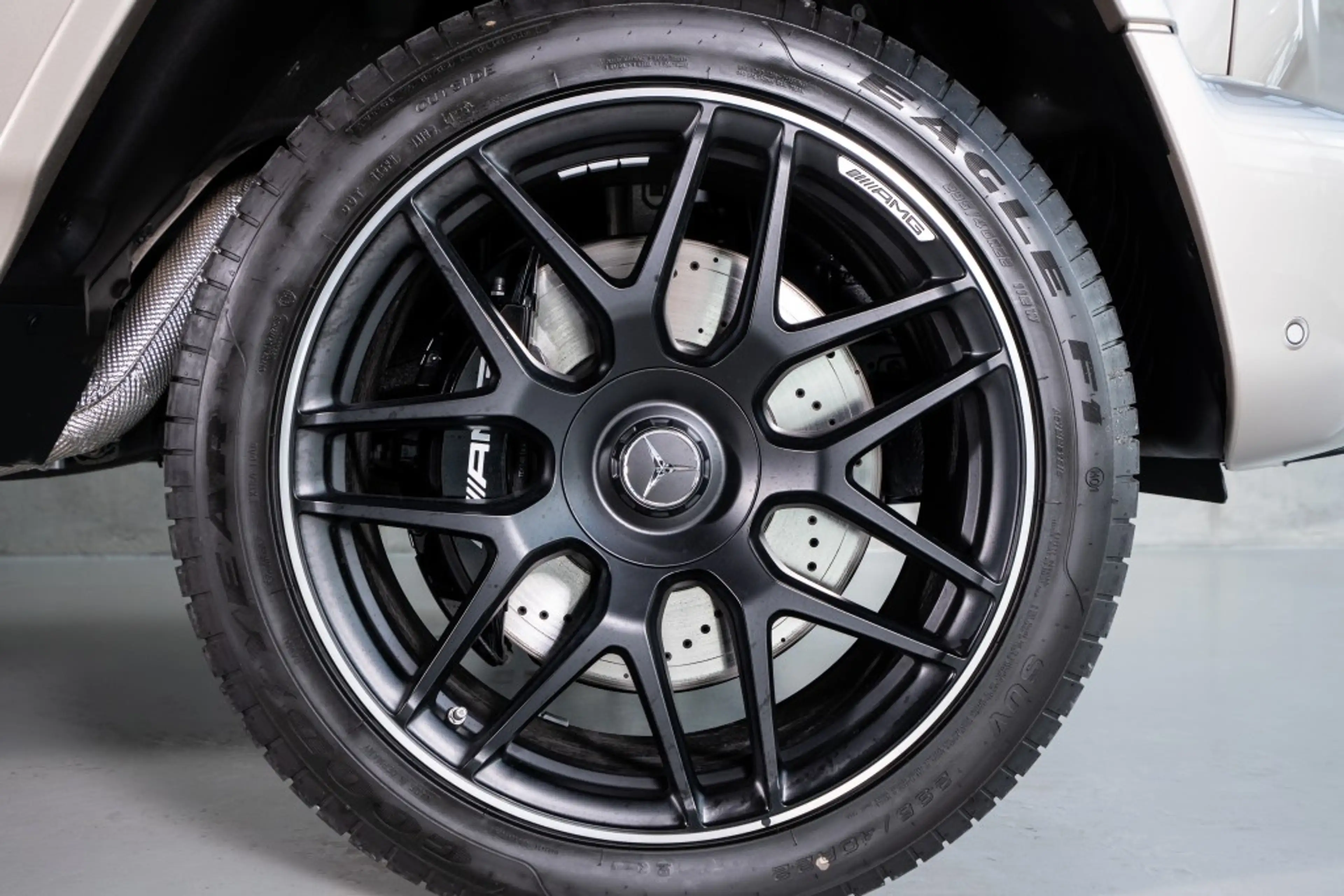 Mercedes-Benz G 63 AMG Carbon Superior A22 Wärme Komfort Night — photo 12