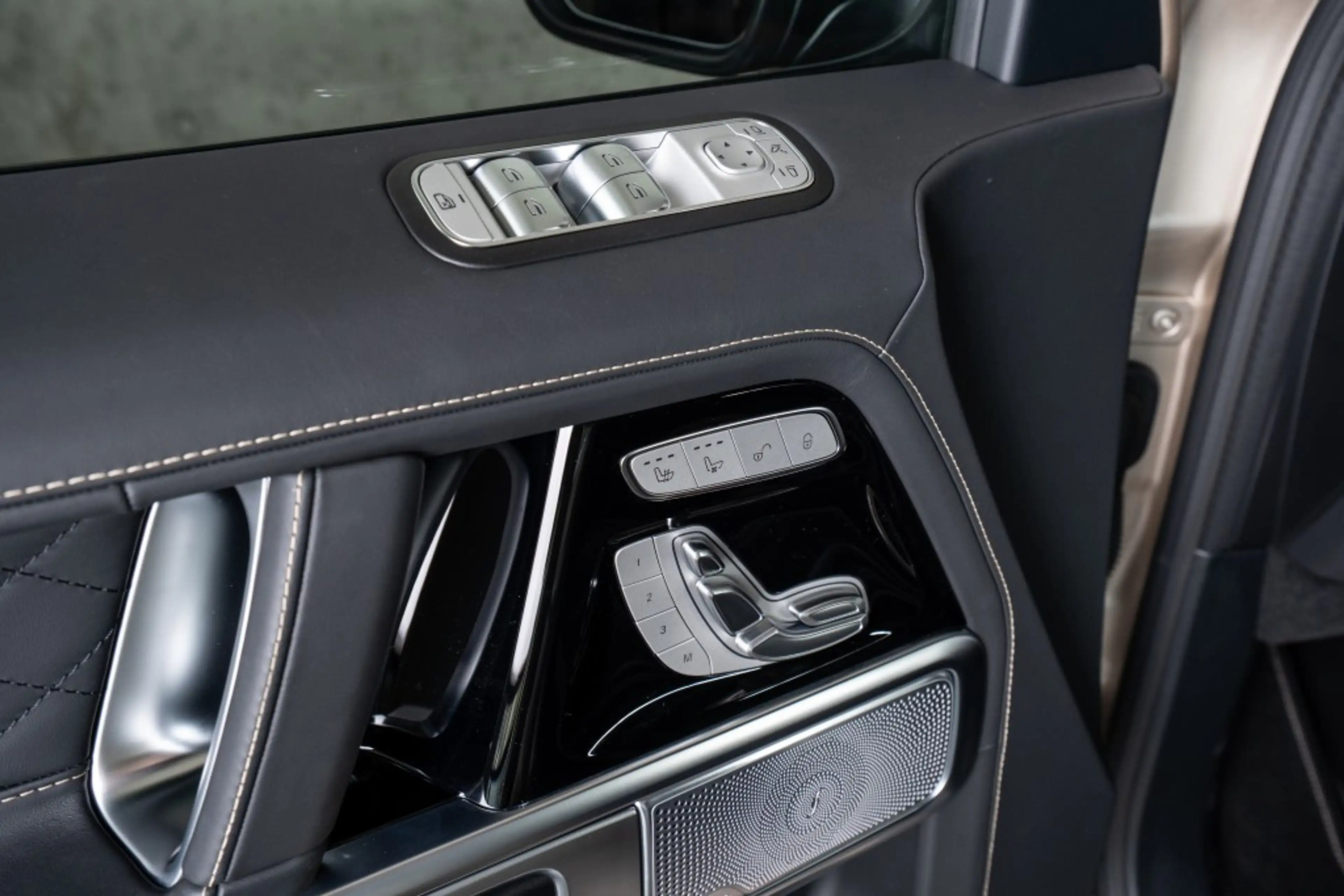 Mercedes-Benz G 63 AMG Carbon Superior A22 Wärme Komfort Night — photo 14