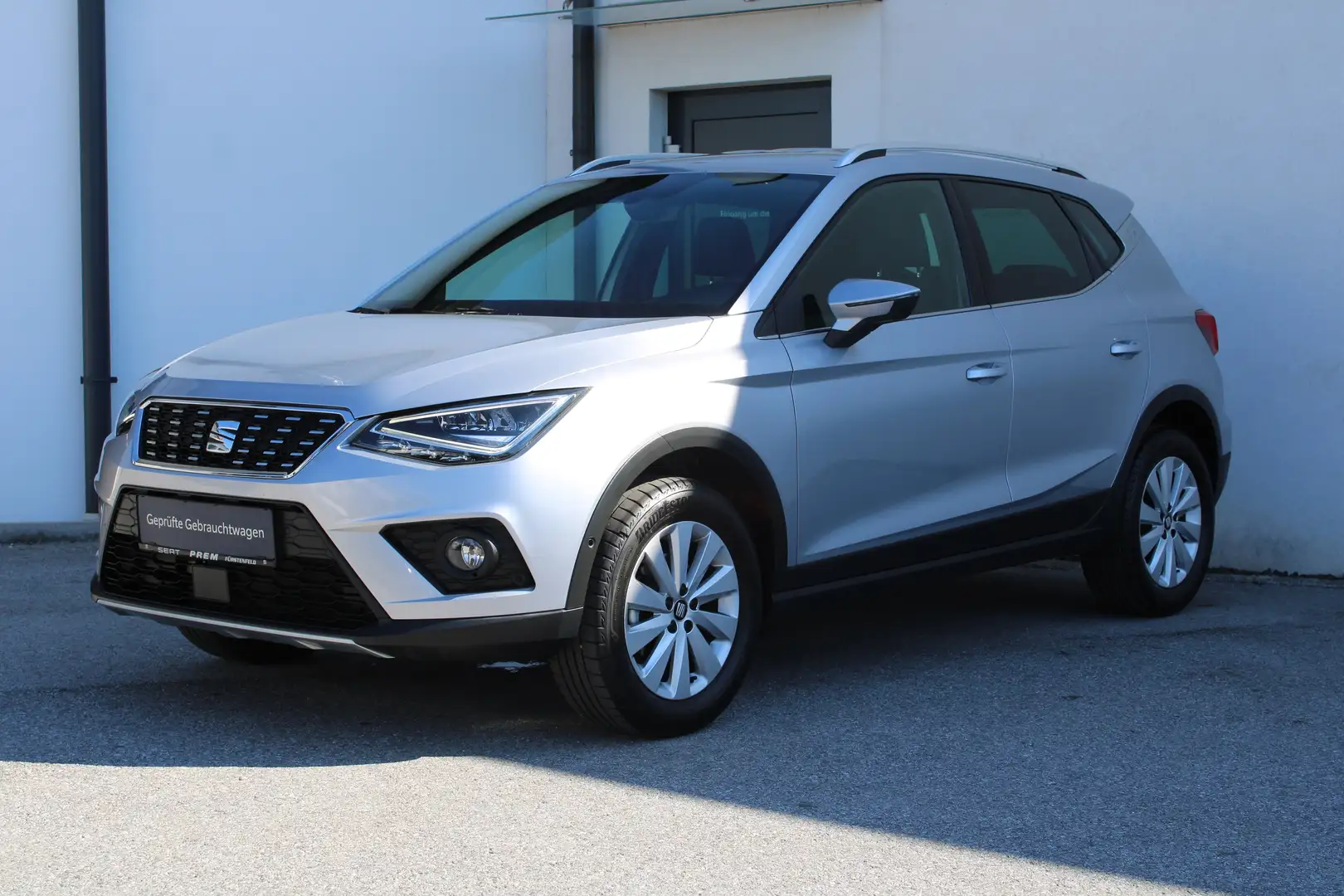 SEAT Arona Xcellence 1.0 TSI 95 PS mit vielen Extras/22.550KM Argent - 2