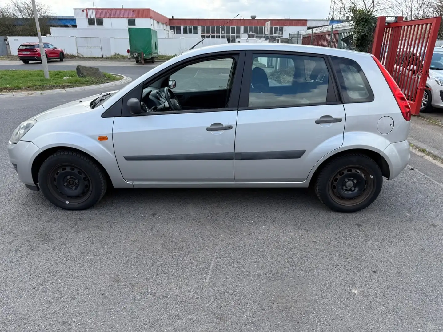 Ford Fiesta 1,3 51 kW Fun X °Klima°Tüv 01/26°124Tkm Сірий - 2