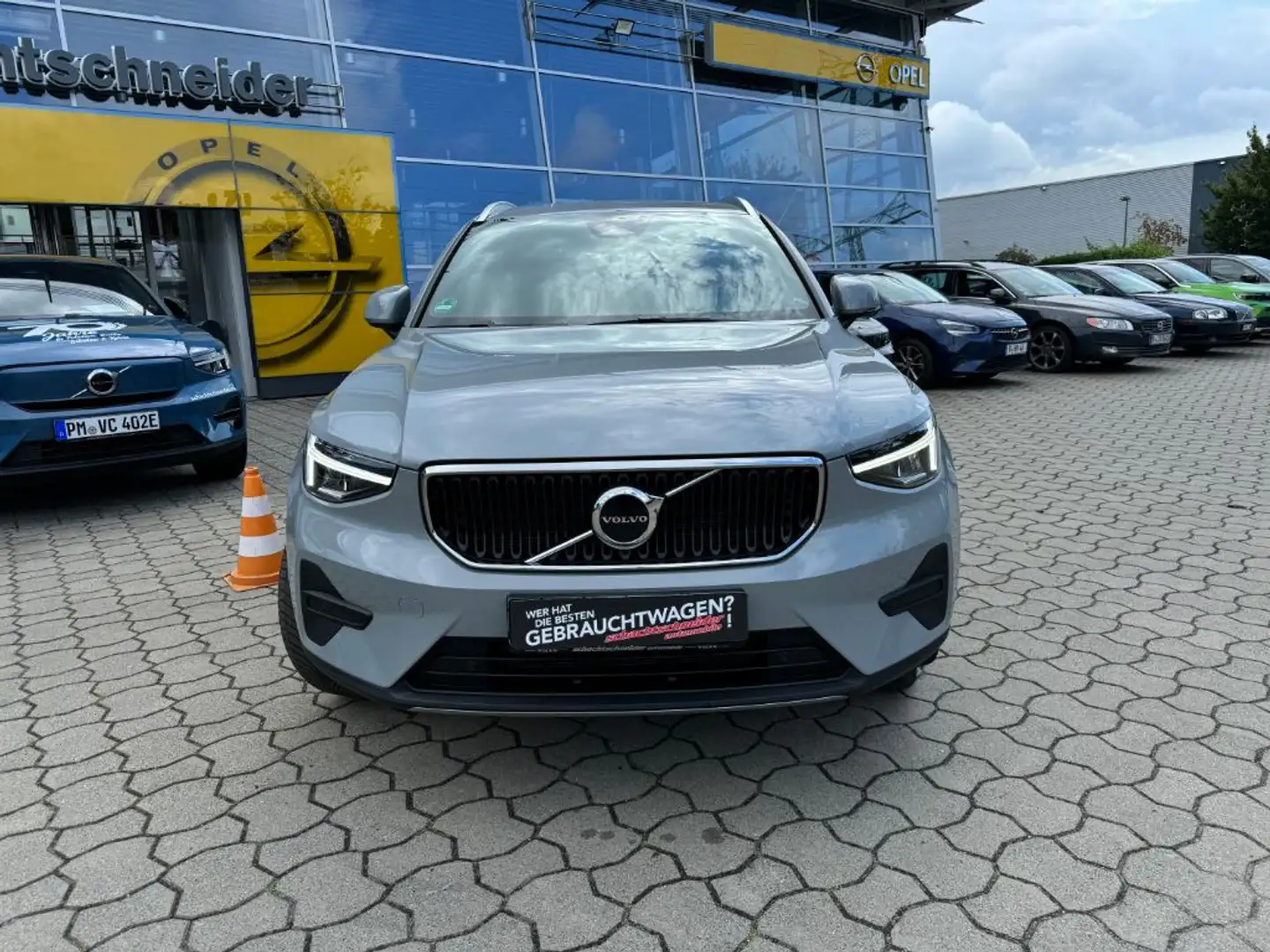 Volvo XC40 B3 B DKG Core+WinterPak.+Allwetter Gris - 2