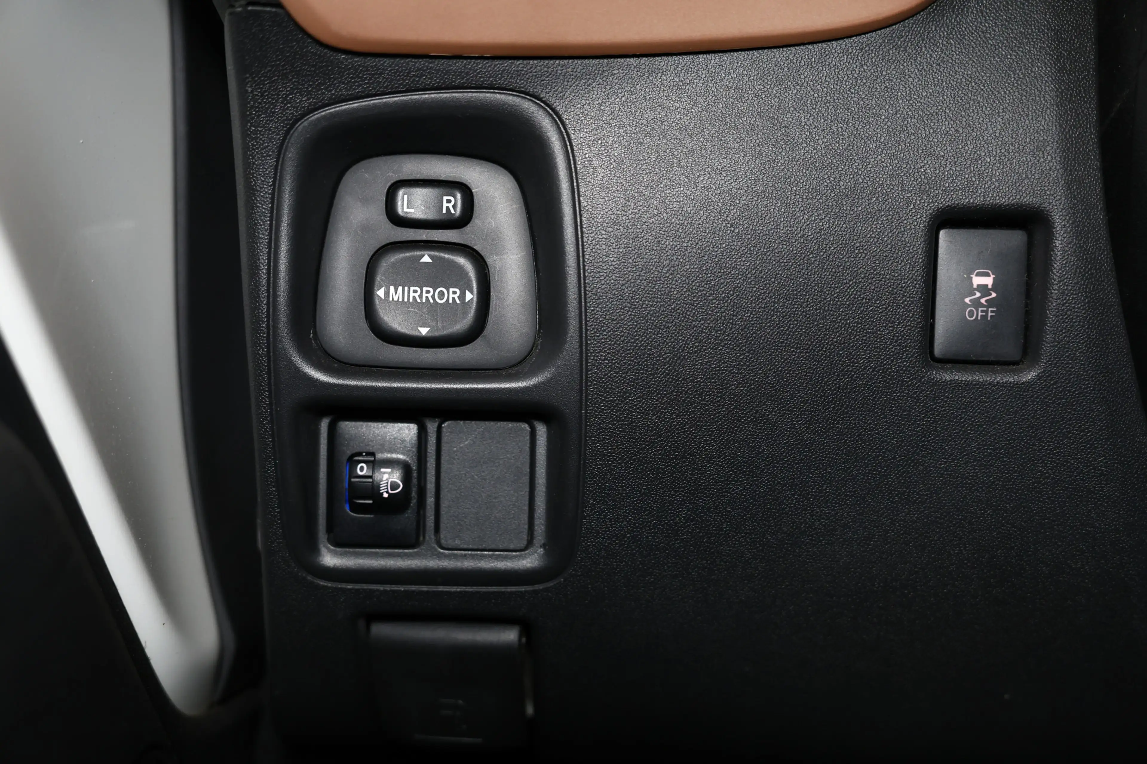 Citroen C1 1.0 VTi Elle AVM CARPLAY CLIMA CAMERA CRUISE BT "1 — photo 12