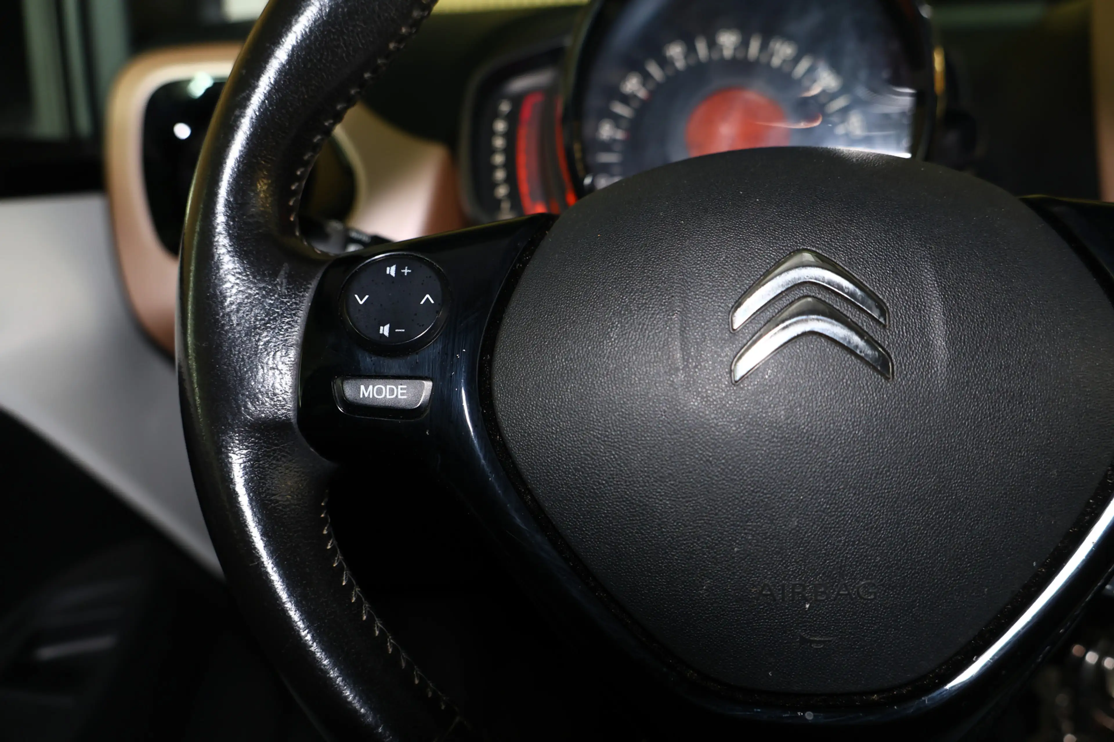 Citroen C1 1.0 VTi Elle AVM CARPLAY CLIMA CAMERA CRUISE BT "1 — photo 13