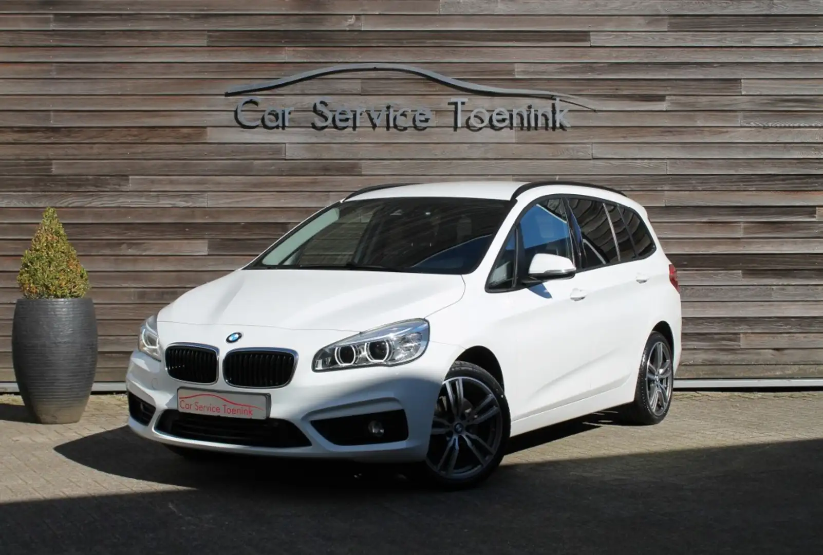 BMW 218 LED, Cruise, Navigatie, 18 Inch M-Velgen Wit - 1