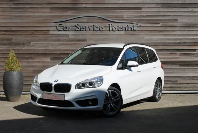 BMW 218 LED, Cruise, Navigatie, 18 Inch M-Velgen