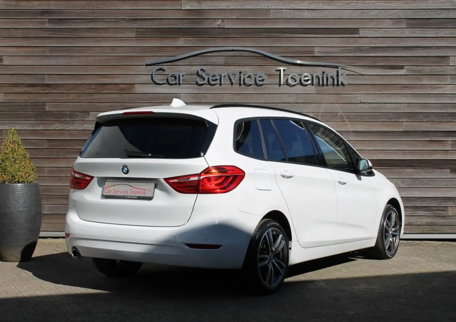 BMW 218 LED, Cruise, Navigatie, 18 Inch M-Velgen Wit - 2