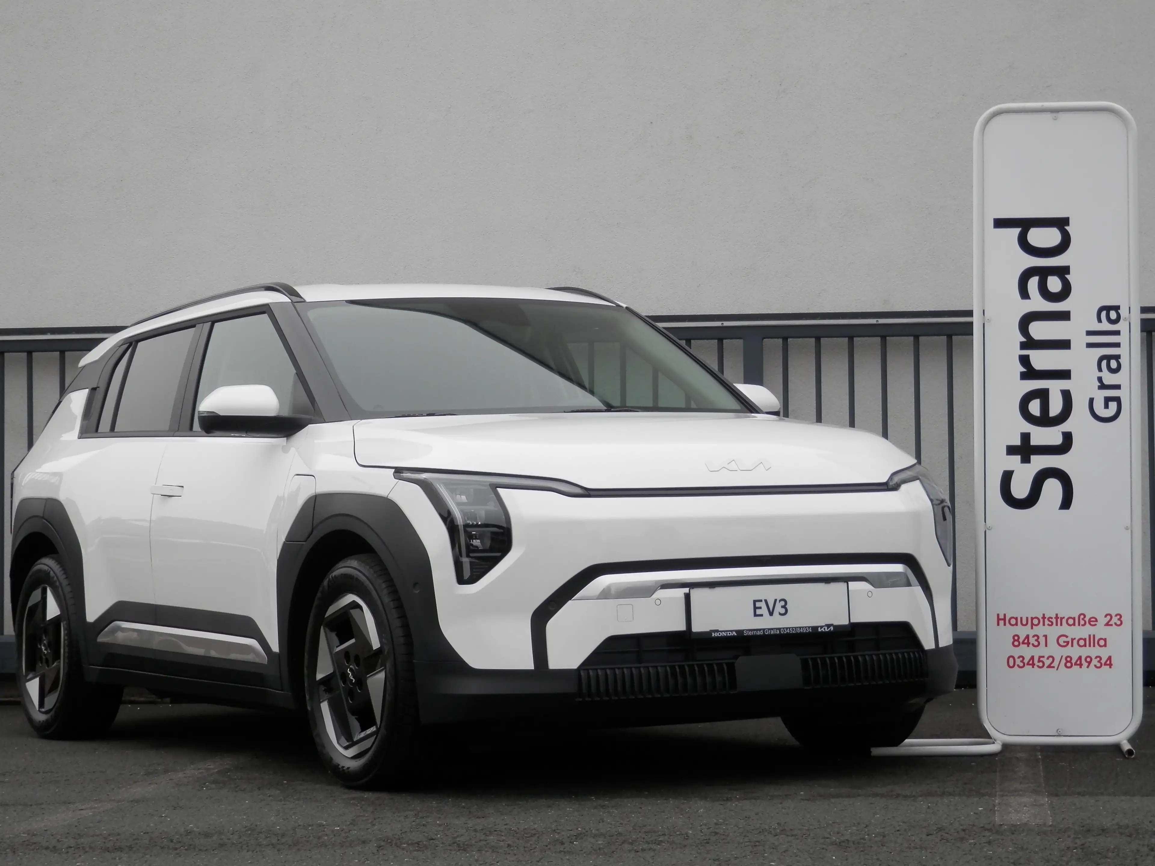 Kia EV3 FWD 81,4kWh Long Range Earth plus — photo 3