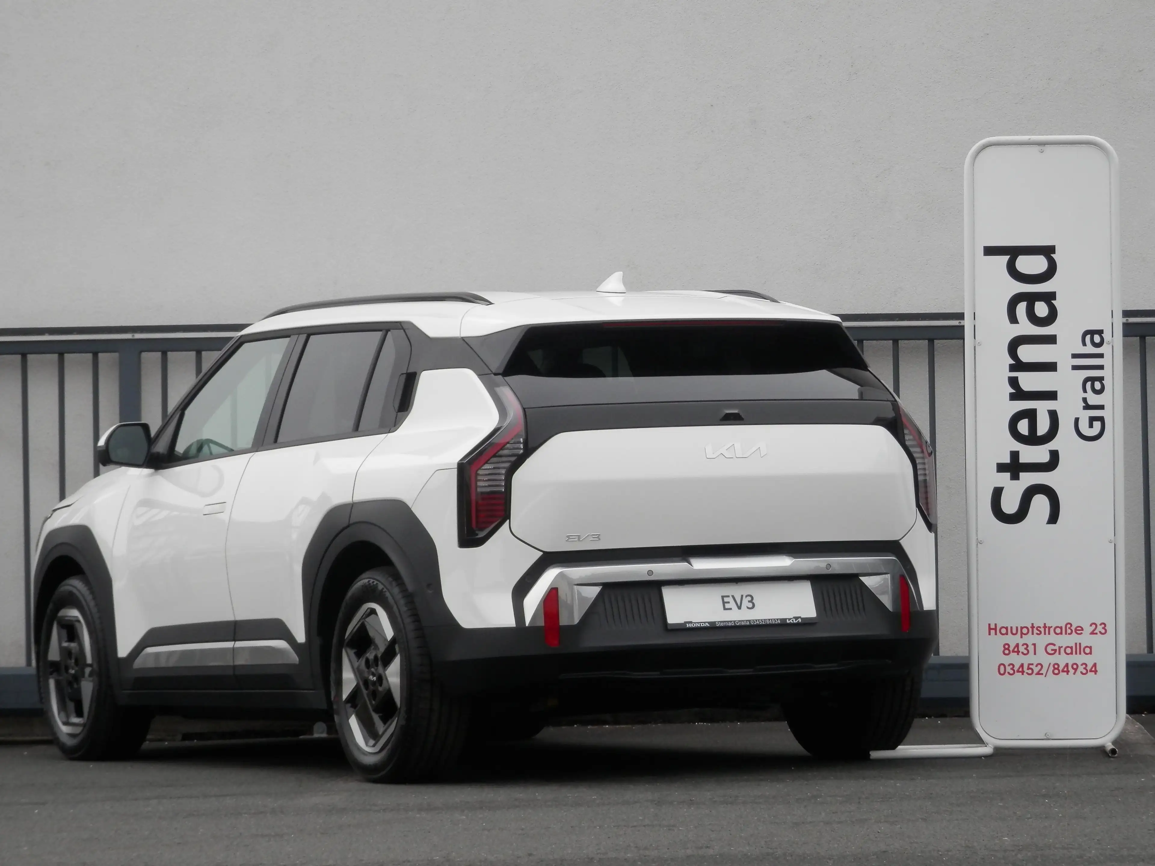 Kia EV3 FWD 81,4kWh Long Range Earth plus — photo 4