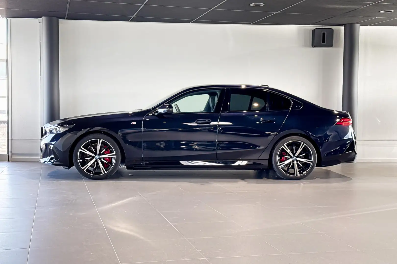 BMW i5 Sedan eDrive40 M Sport Edition | M Sport Pro | Tra Zwart - 2