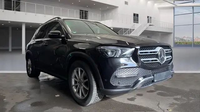 Mercedes-Benz Gle view 2