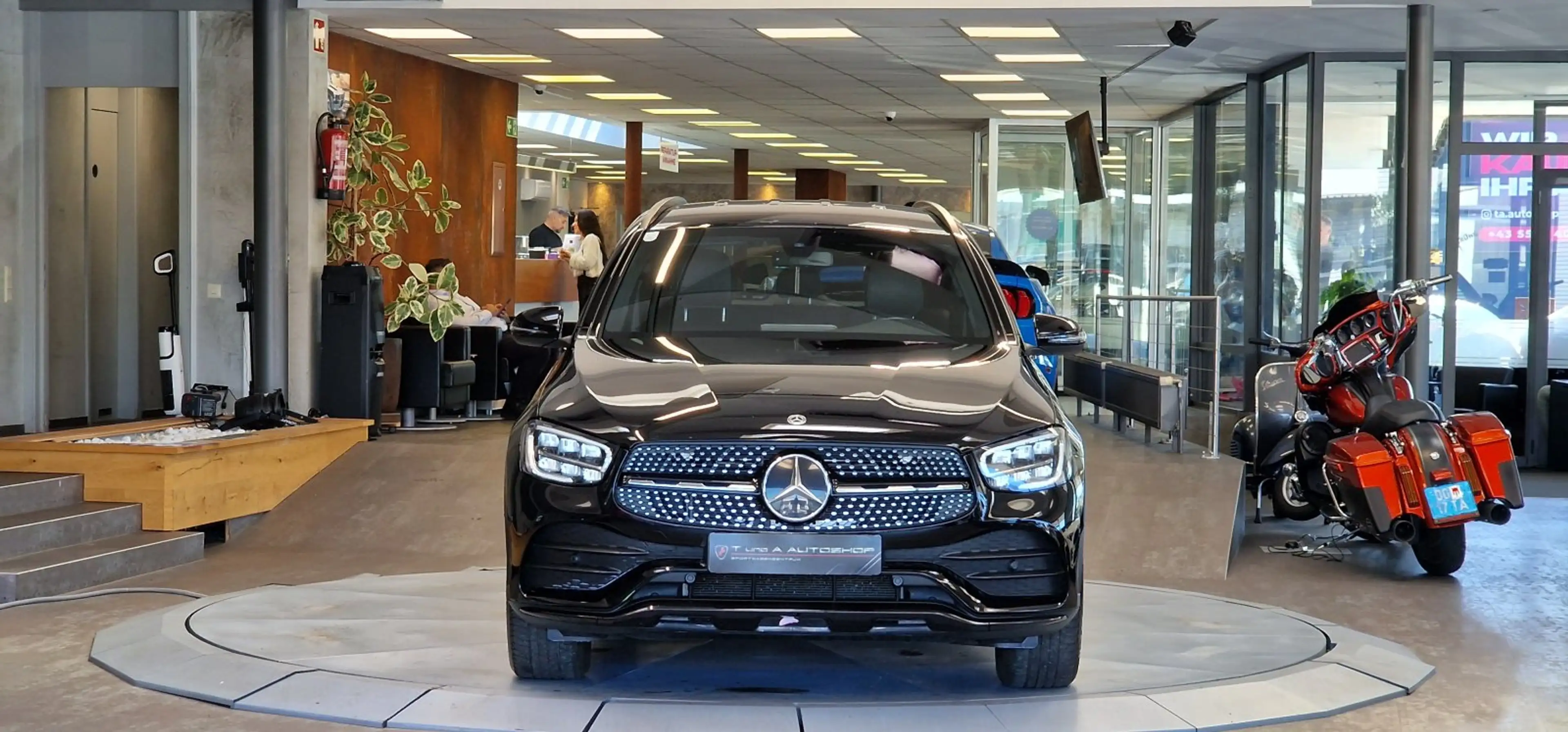 Mercedes-Benz GLC 200 d 4Matic AMG-Line 1-Hand Aut. *Kamera*19oll*Night- — photo 2