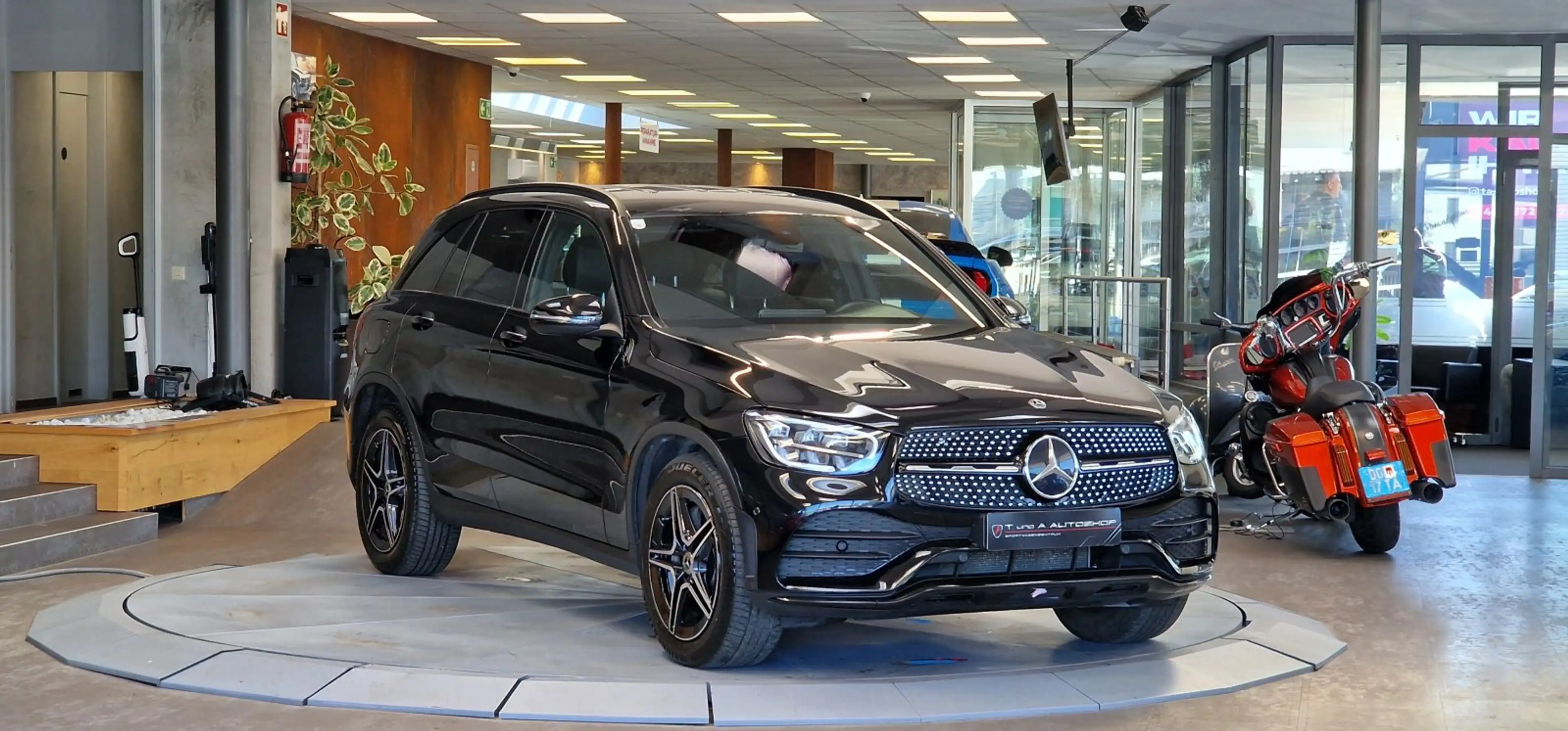 Mercedes-Benz GLC 200 d 4Matic AMG-Line 1-Hand Aut. *Kamera*19oll*Night- — photo 3