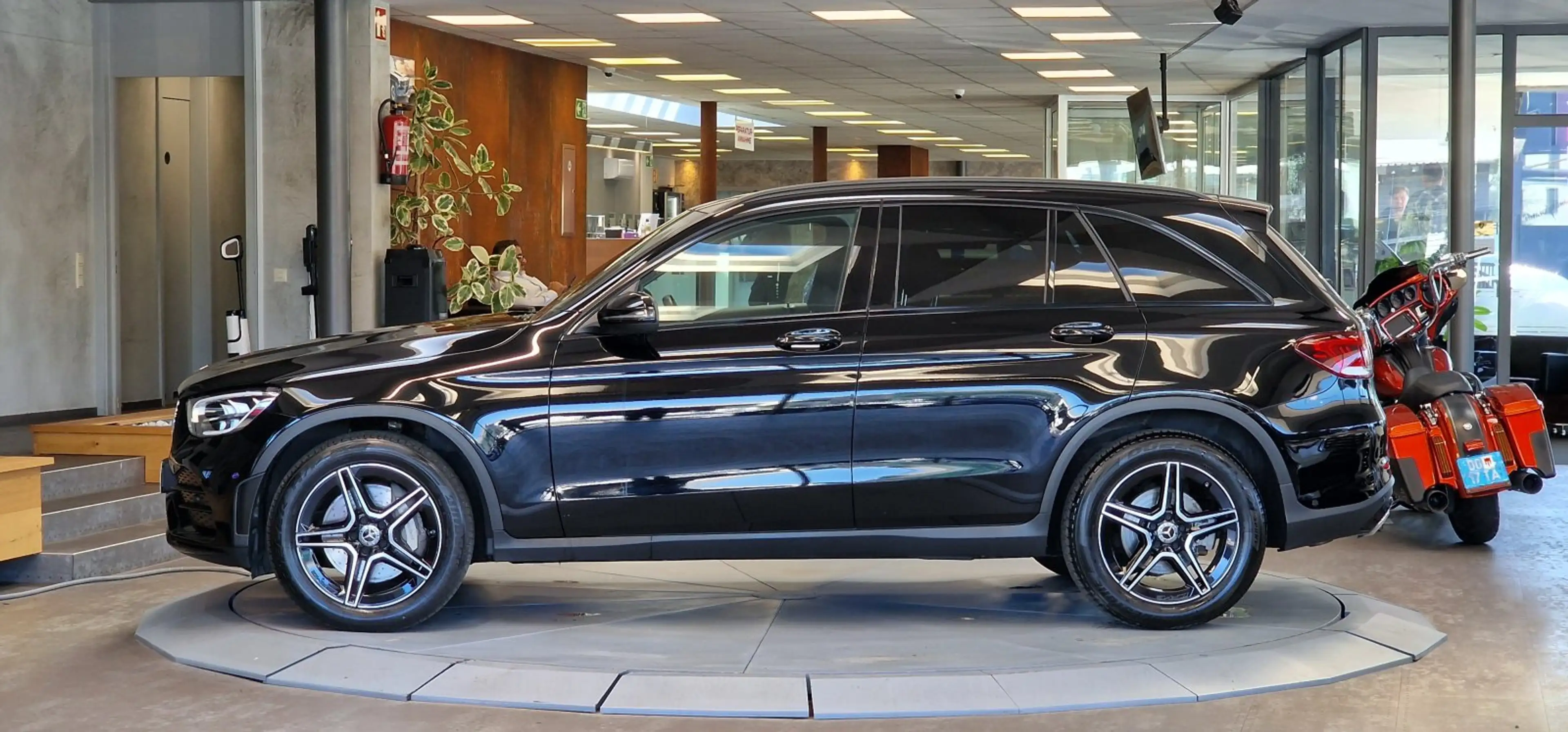 Mercedes-Benz GLC 200 d 4Matic AMG-Line 1-Hand Aut. *Kamera*19oll*Night- — photo 4
