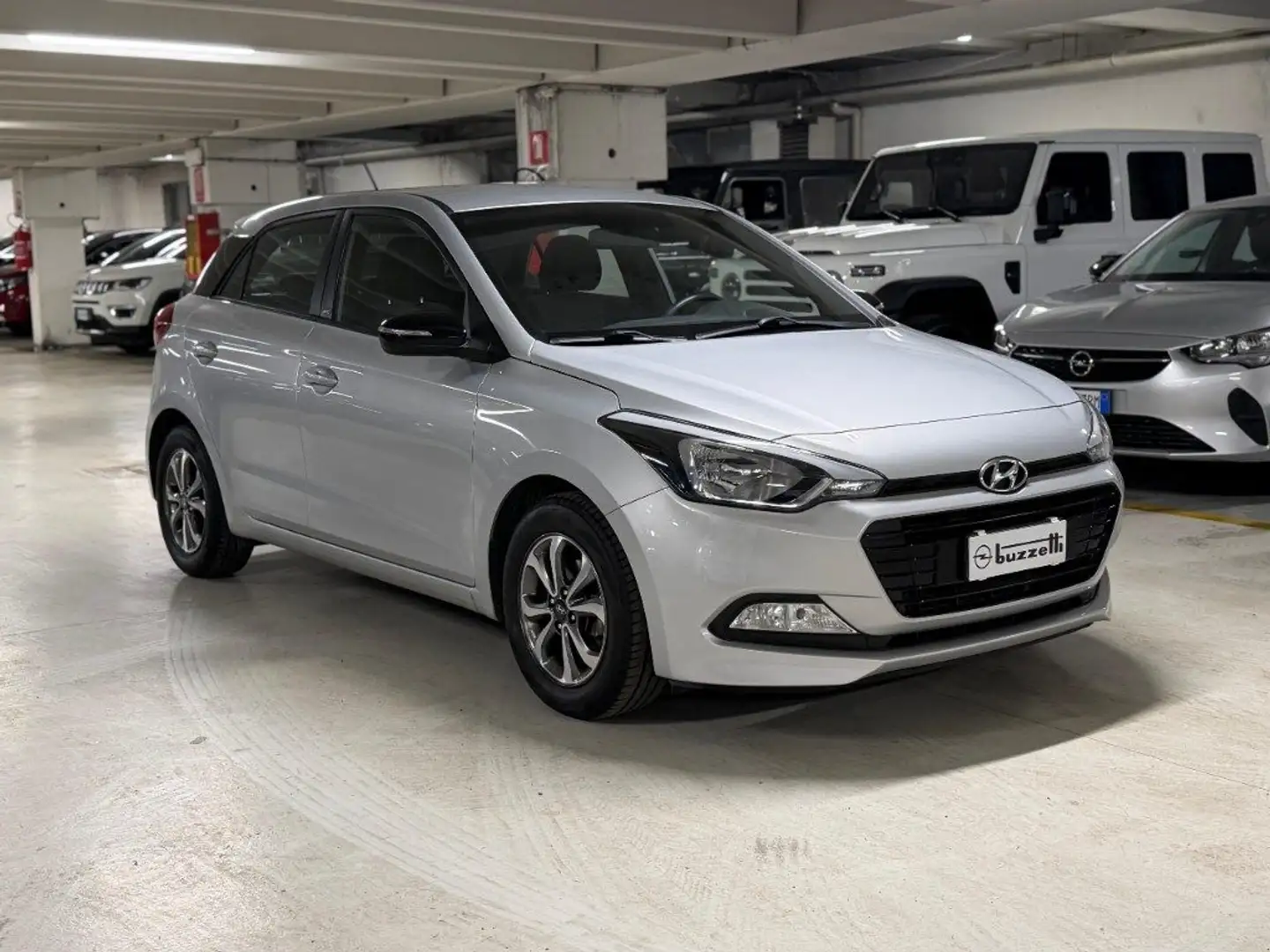 Hyundai i20 1.2 84 CV 5 porte Go! Silber - 1