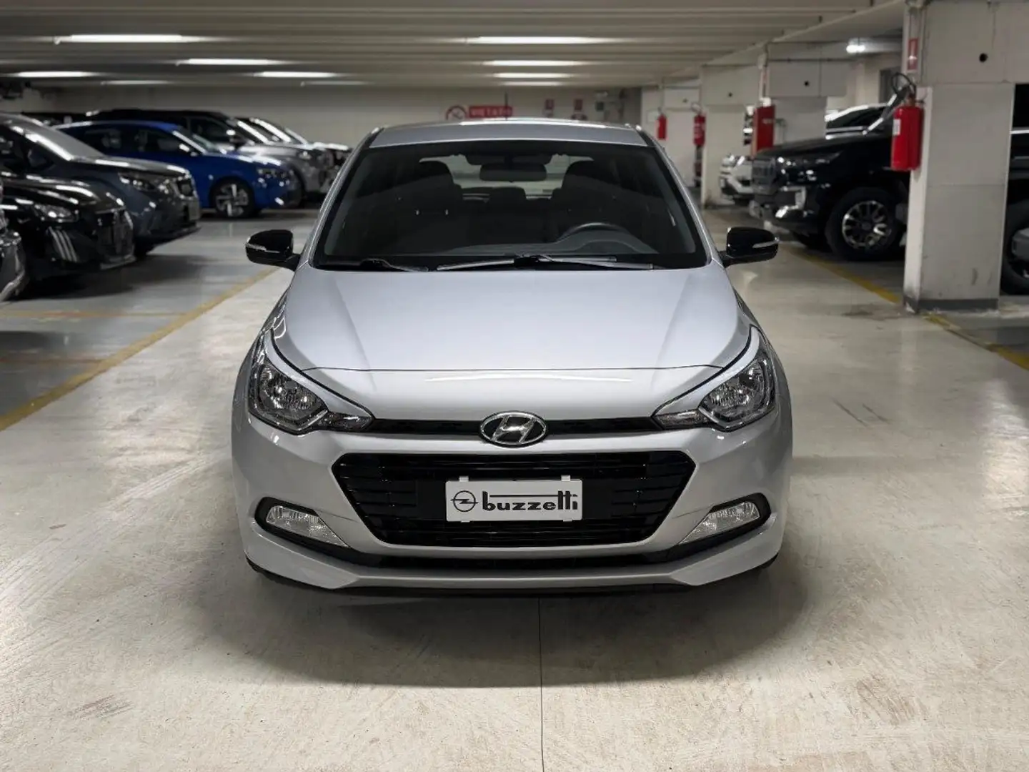 Hyundai i20 1.2 84 CV 5 porte Go! Silber - 2