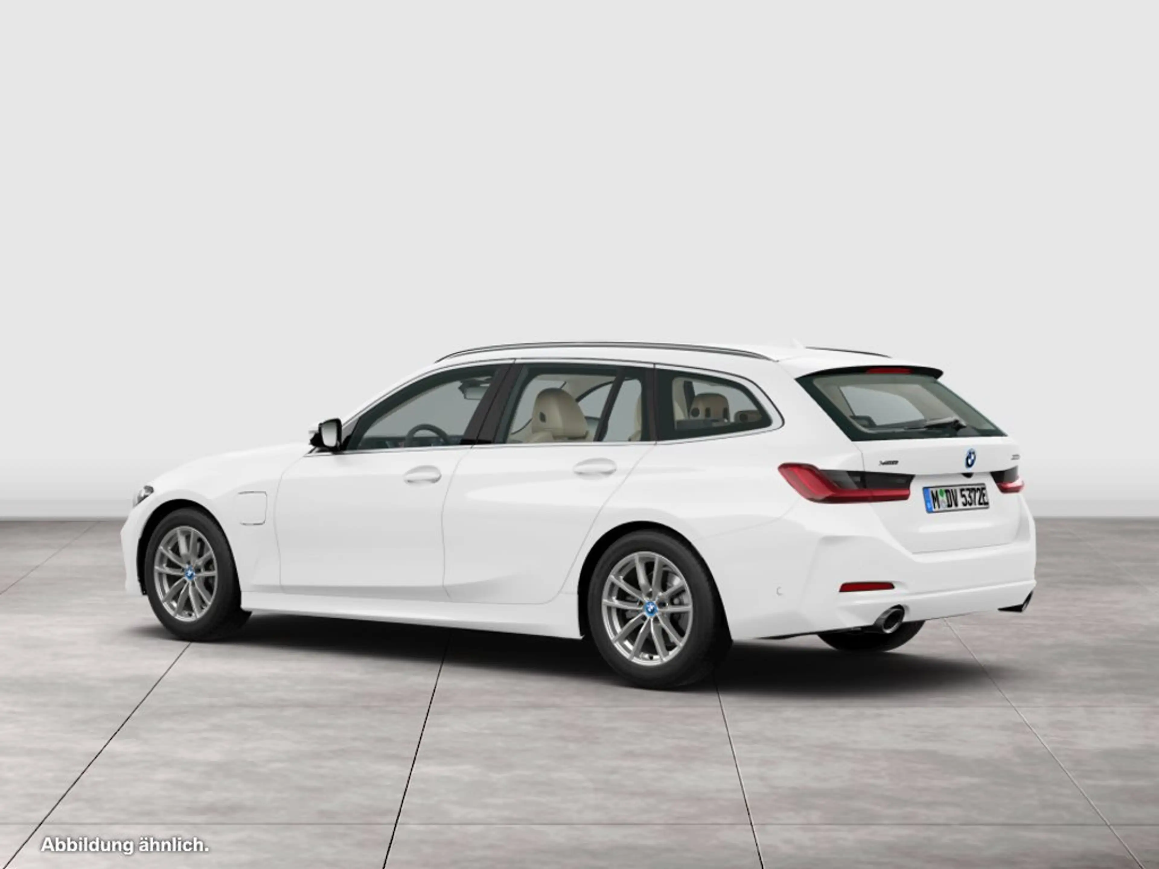 BMW 330 e xDrive — photo 6