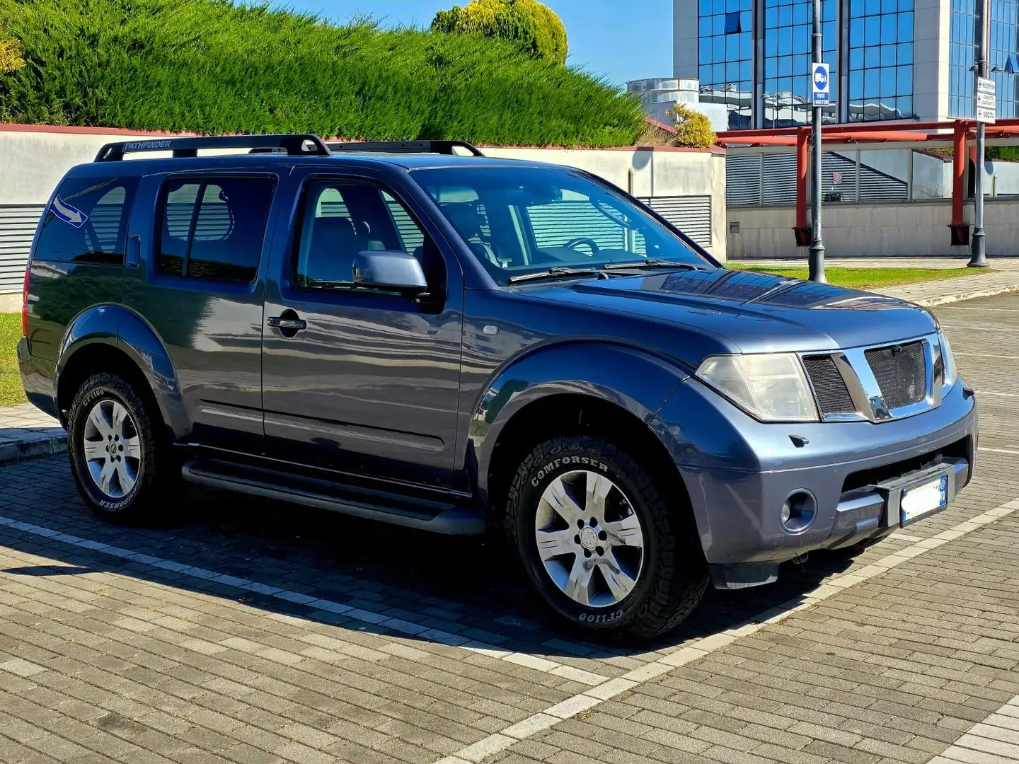 Nissan Pathfinder 2.5 dCi Aut. Premium - 1