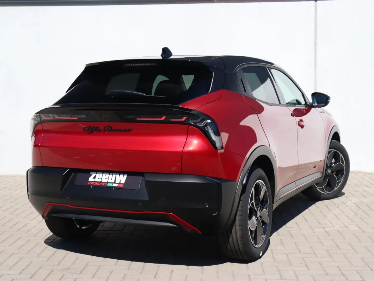 Alfa Romeo Junior Elettrica Speciale 54 kWh | Techno Pack | Voorraad Rood - 2