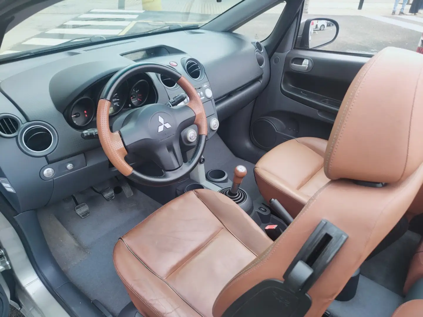 Mitsubishi Colt CZC 1.5 16v Invite Gris - 2