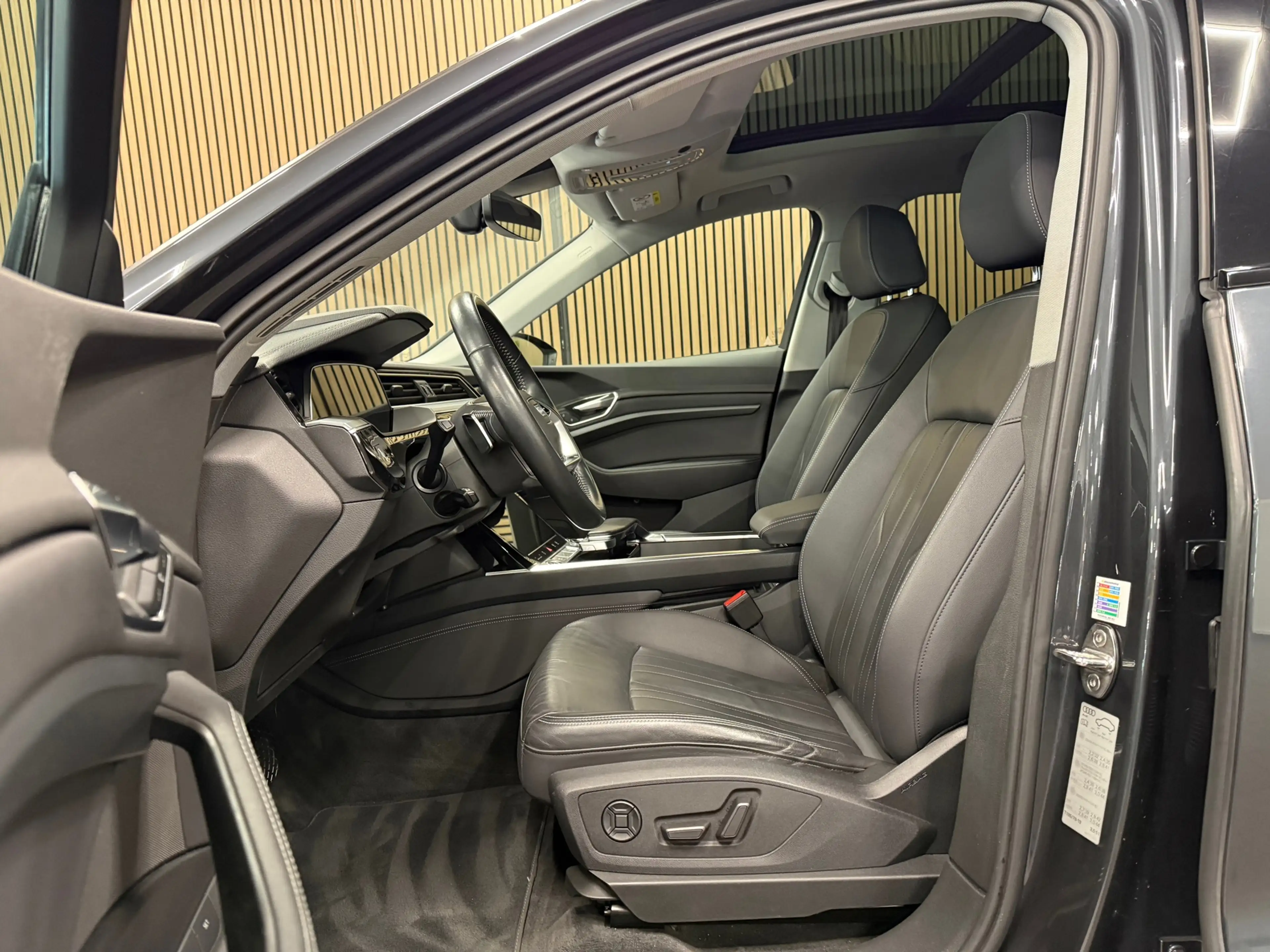 Audi e-tron 55 quattro Business edition Plus 95 kWh * 1e Eig / — photo 12