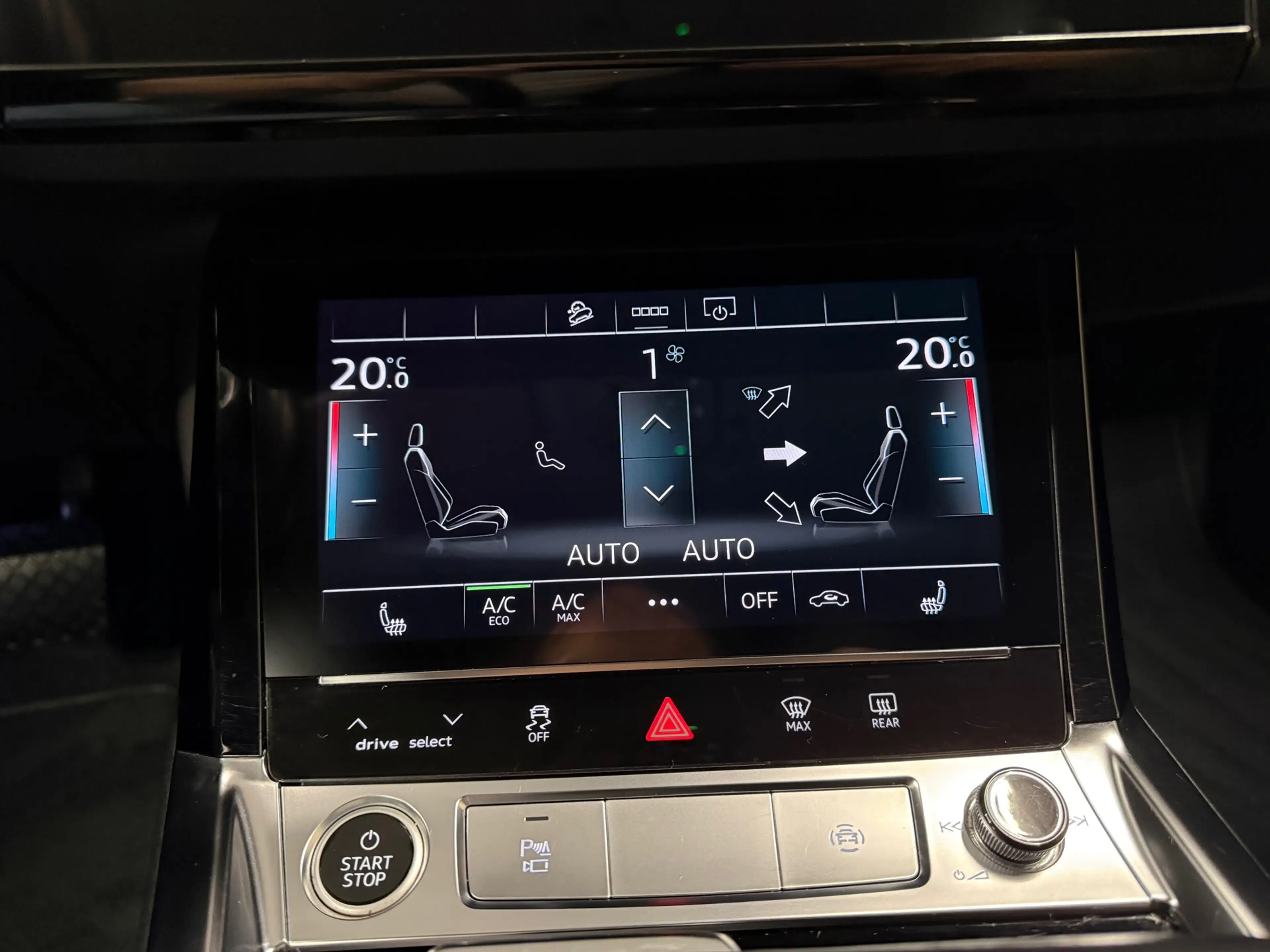 Audi e-tron 55 quattro Business edition Plus 95 kWh * 1e Eig / — photo 19