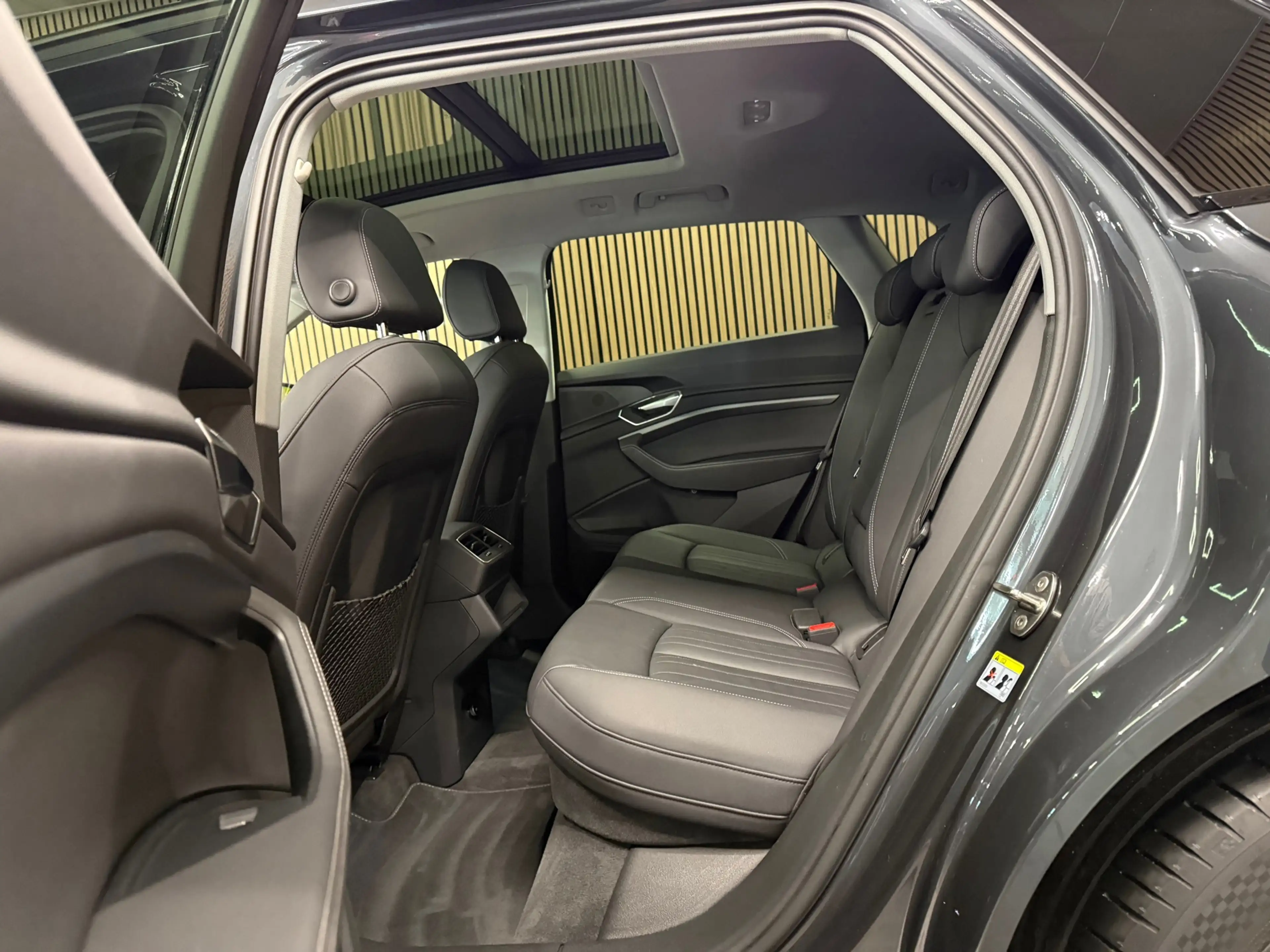 Audi e-tron 55 quattro Business edition Plus 95 kWh * 1e Eig / — photo 22