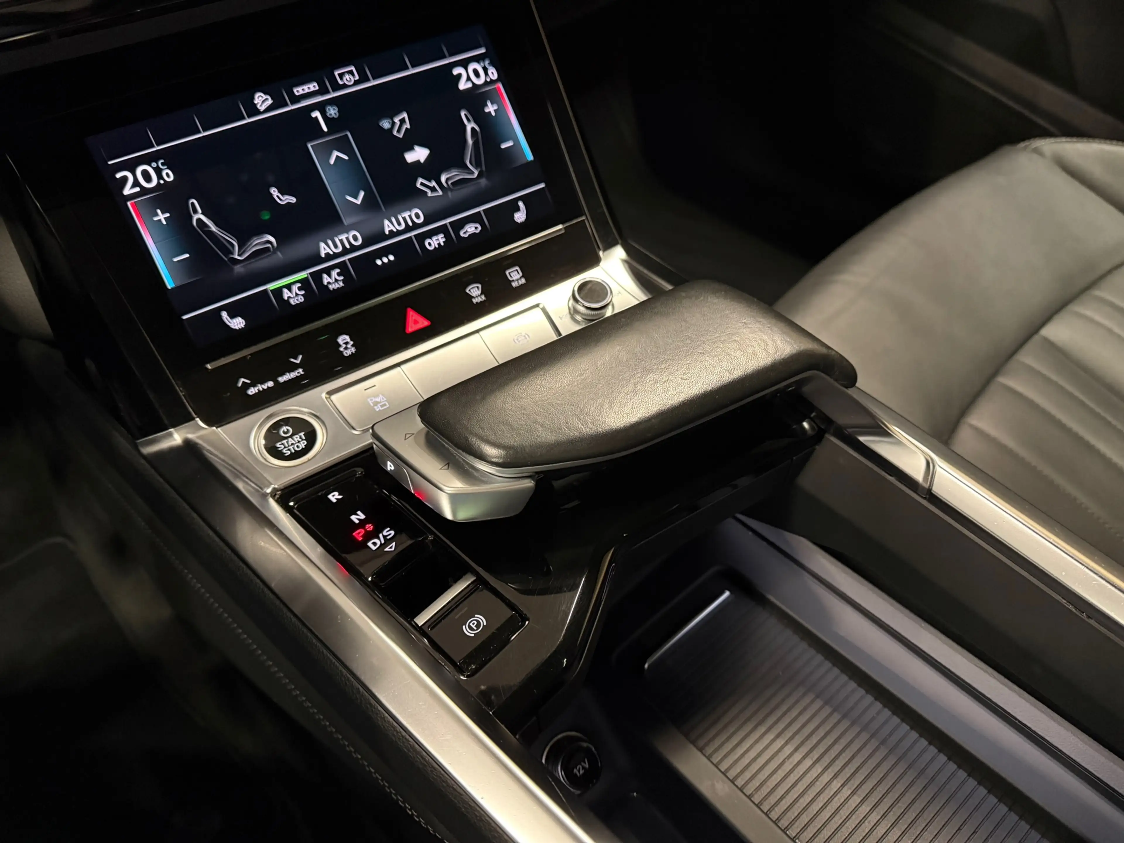 Audi e-tron 55 quattro Business edition Plus 95 kWh * 1e Eig / — photo 20