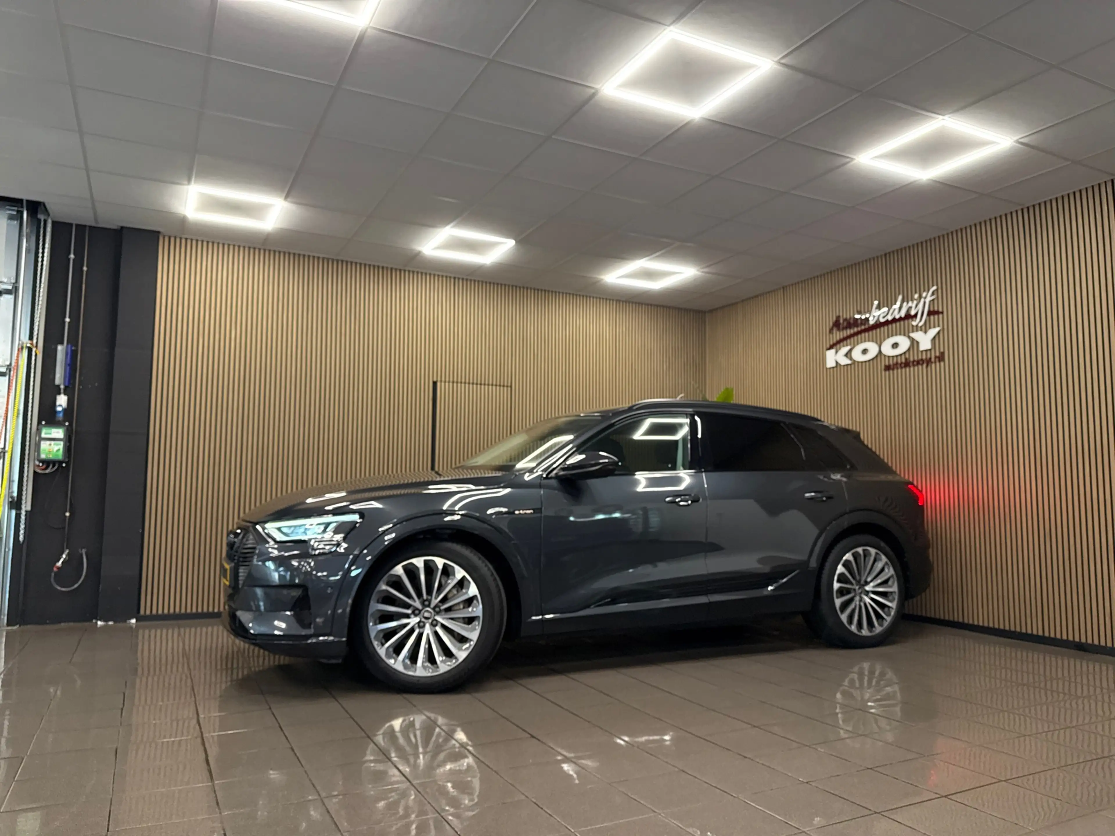 Audi e-tron 55 quattro Business edition Plus 95 kWh * 1e Eig / — photo 10