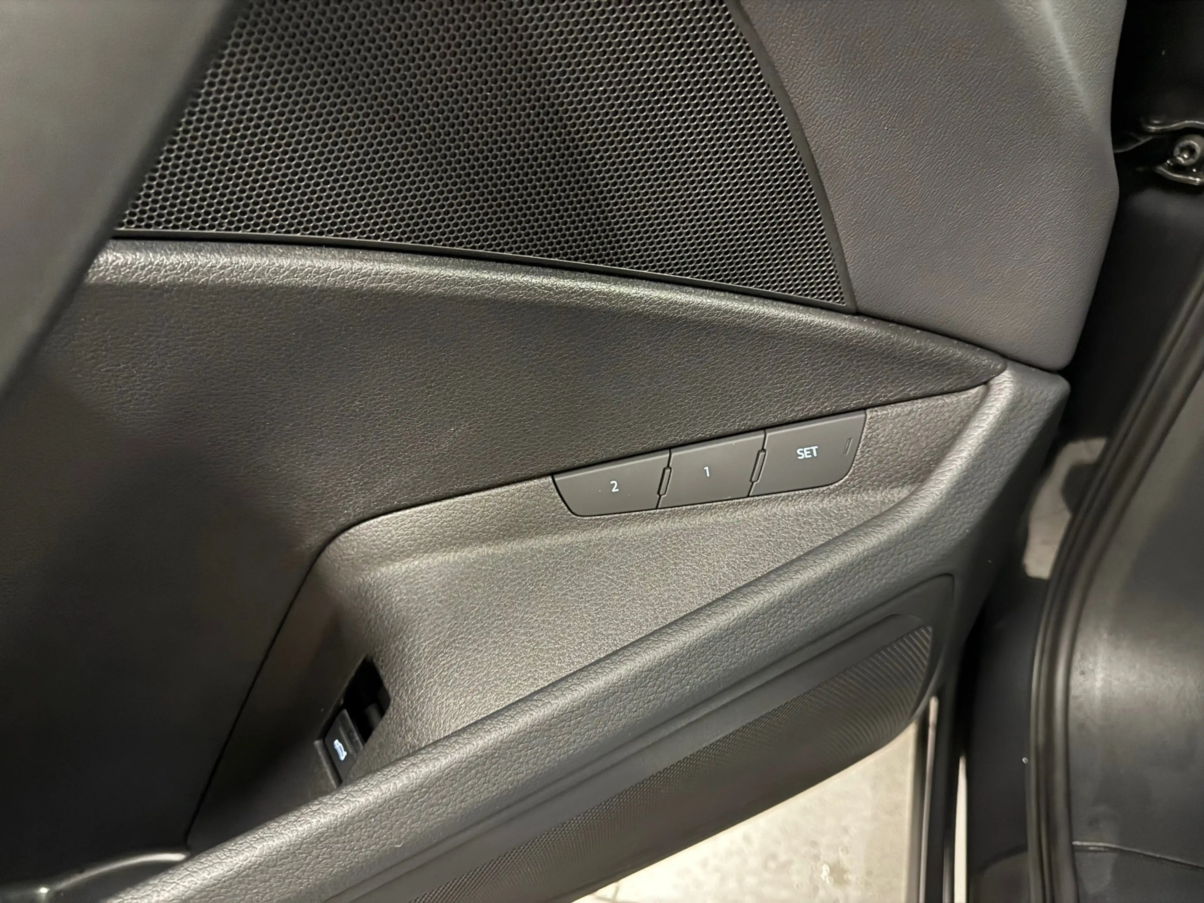 Audi e-tron 55 quattro Business edition Plus 95 kWh * 1e Eig / — photo 11