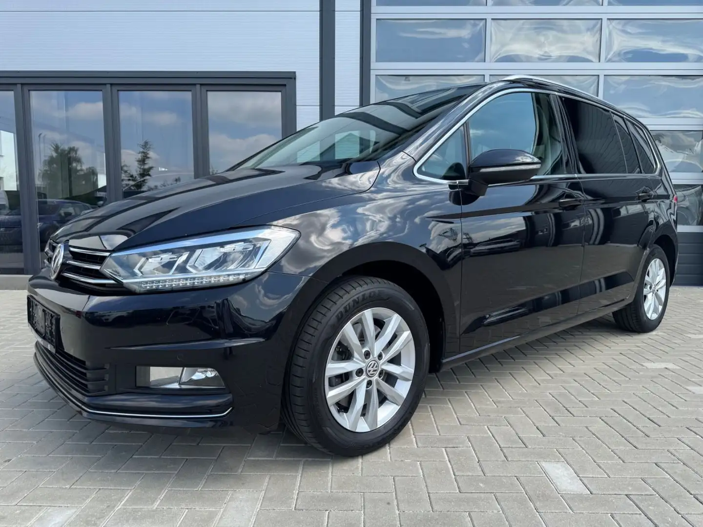 Volkswagen Touran Highline 2.0TDI DSG LED 7 Sitzer NAVI Key Schwarz - 2
