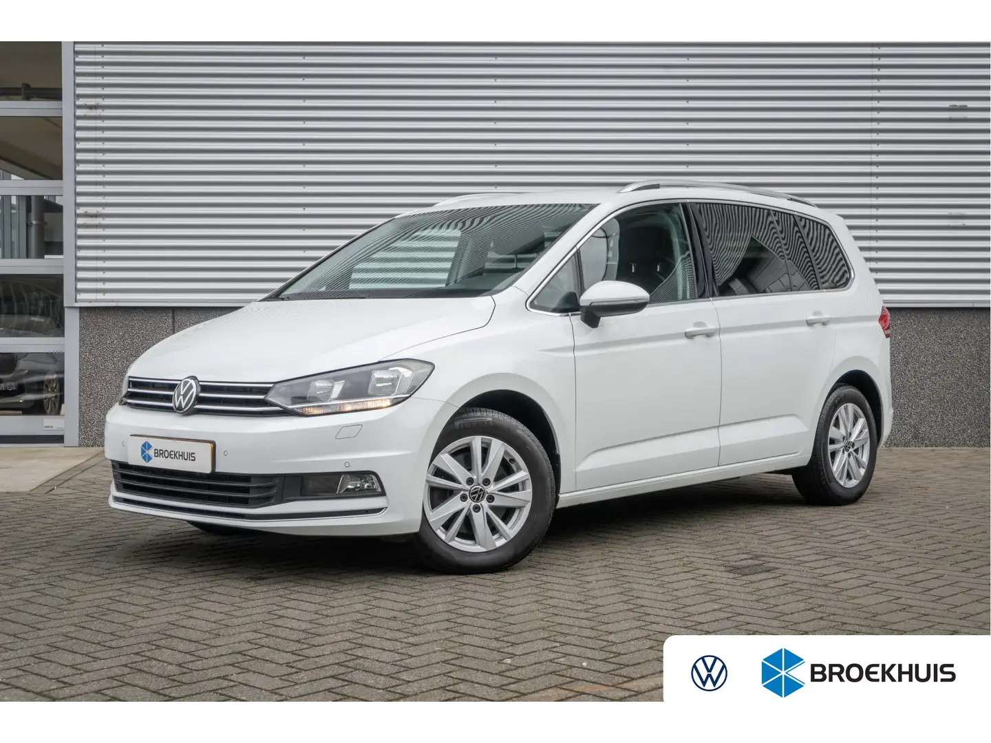 Volkswagen Touran 1.5 TSI 150PK DSG Highline 7p | Trekhaak| stoel+st Wit - 1