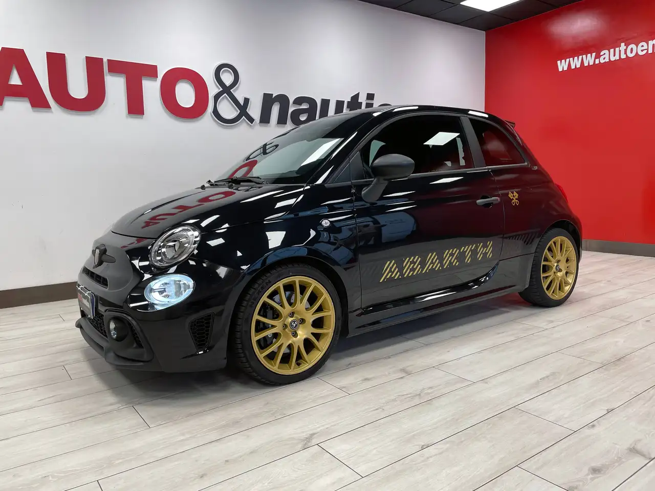 Abarth 695 2024 — фото 17