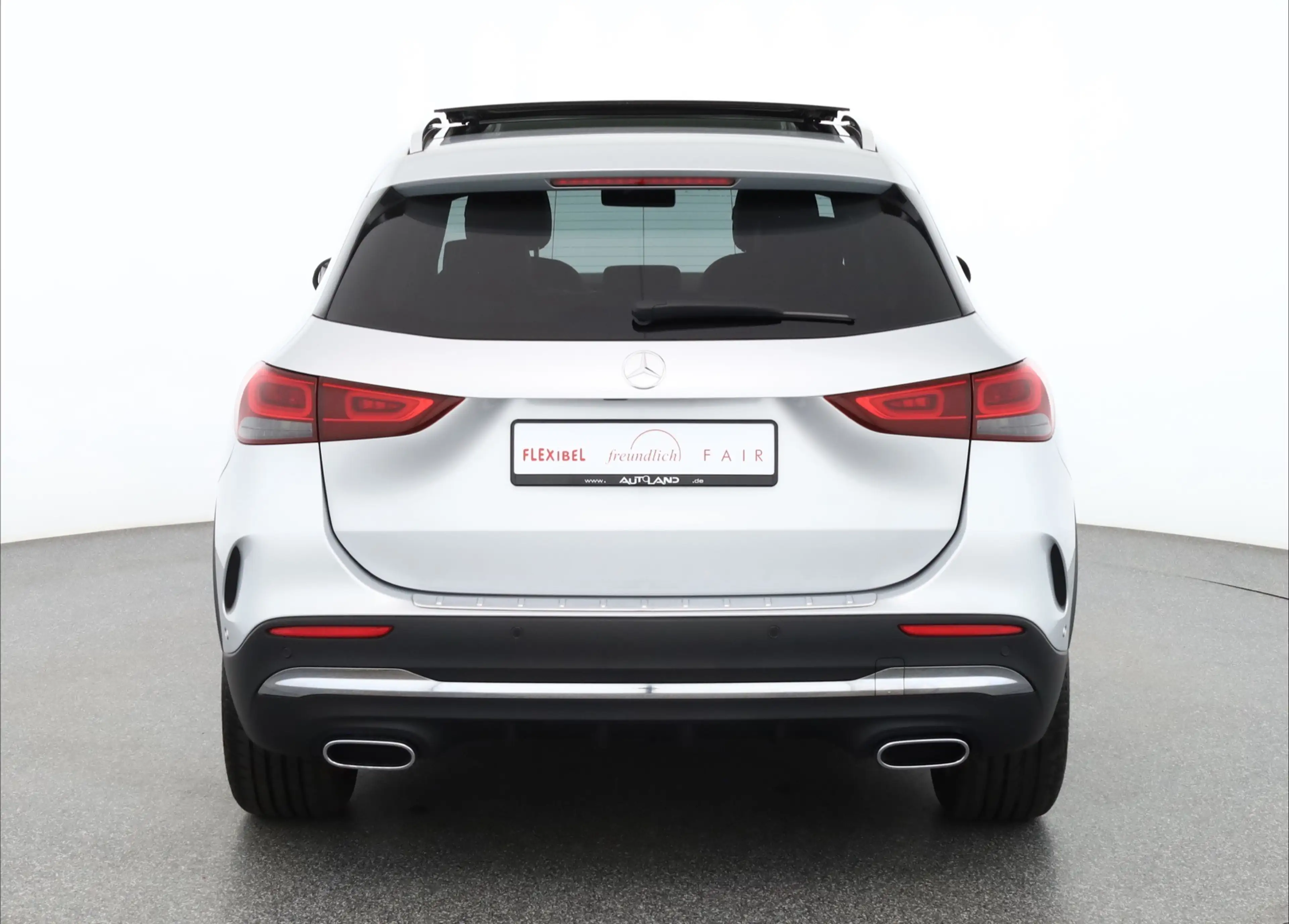 Mercedes-Benz GLA 250 AMG Line 4Matic LED Navi Panorama Kamera — photo 4