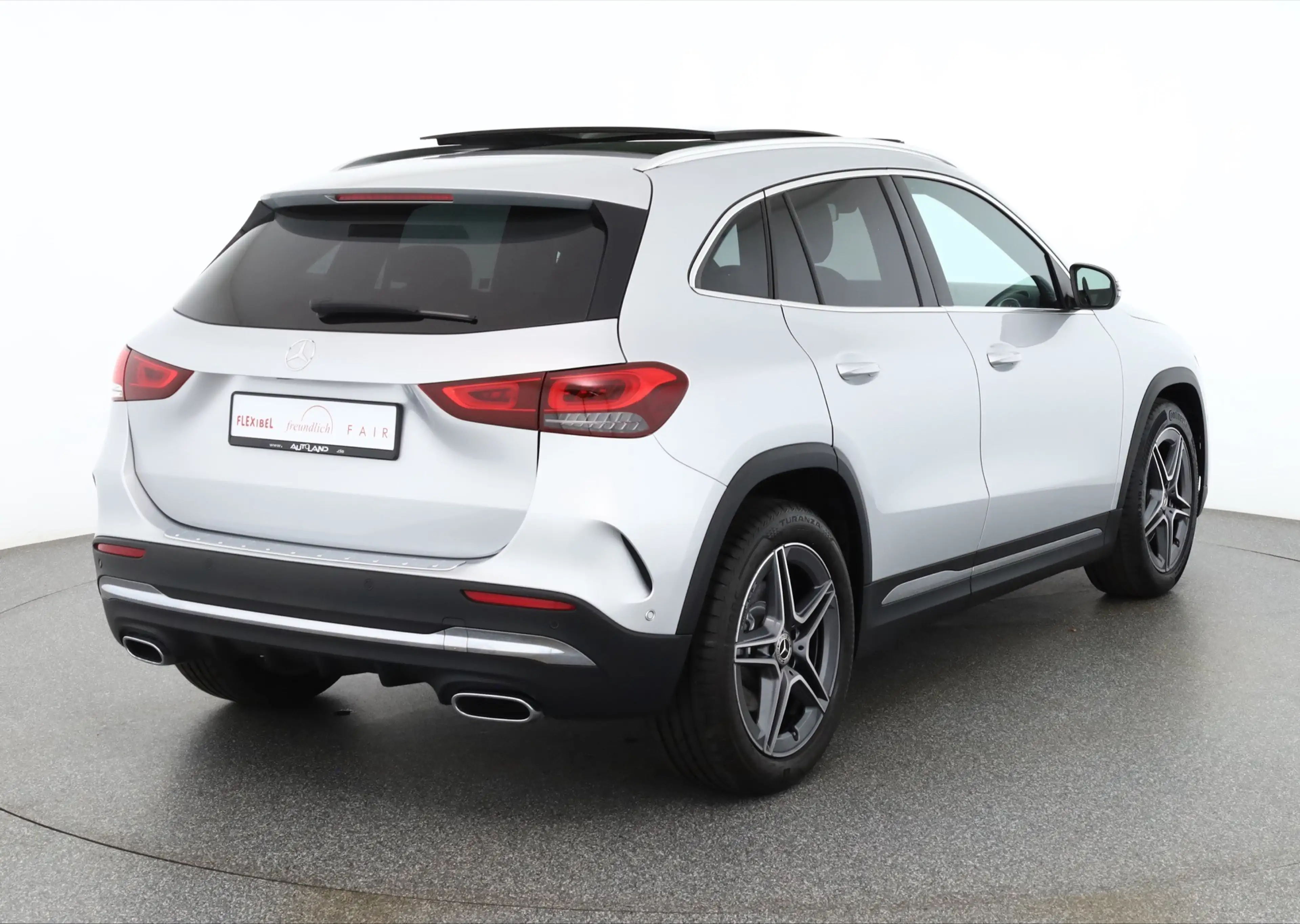 Mercedes-Benz GLA 250 AMG Line 4Matic LED Navi Panorama Kamera — photo 5