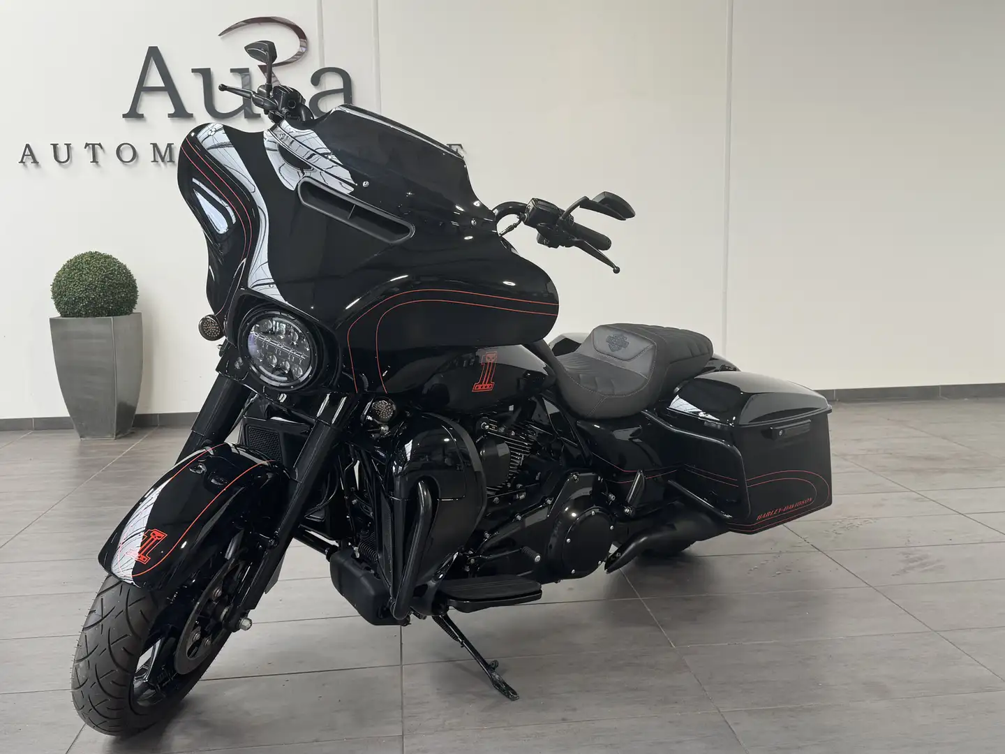 Harley-Davidson Street Glide 103 Bagger CVO Heck NAV+LED+TEMPOMAT Černá - 1