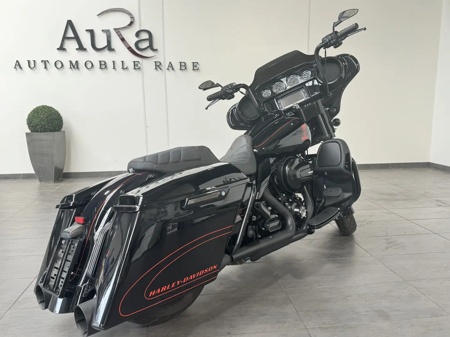 Harley-Davidson Street Glide 103 Bagger CVO Heck NAV+LED+TEMPOMAT Černá - 2