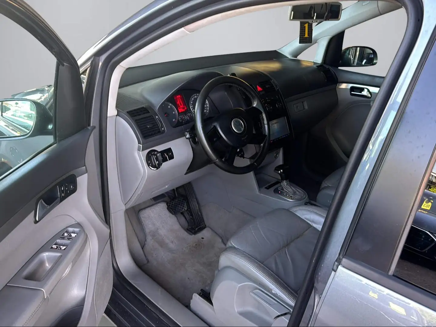 Volkswagen Touran Highline 2.0 TDI Metallic/7Sitzer/Tempomat Grau - 2