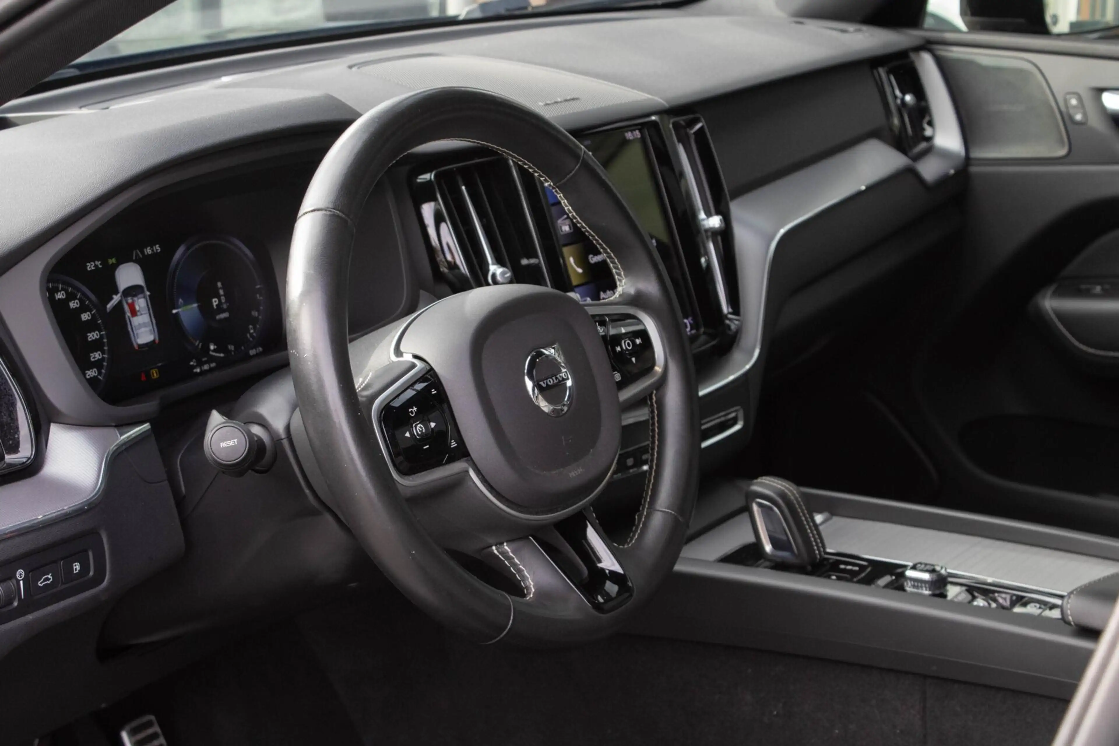 Volvo XC60 2.0 PHEV T6 AWD R-Design|360 Camera|Stuur+Stoelver — photo 23