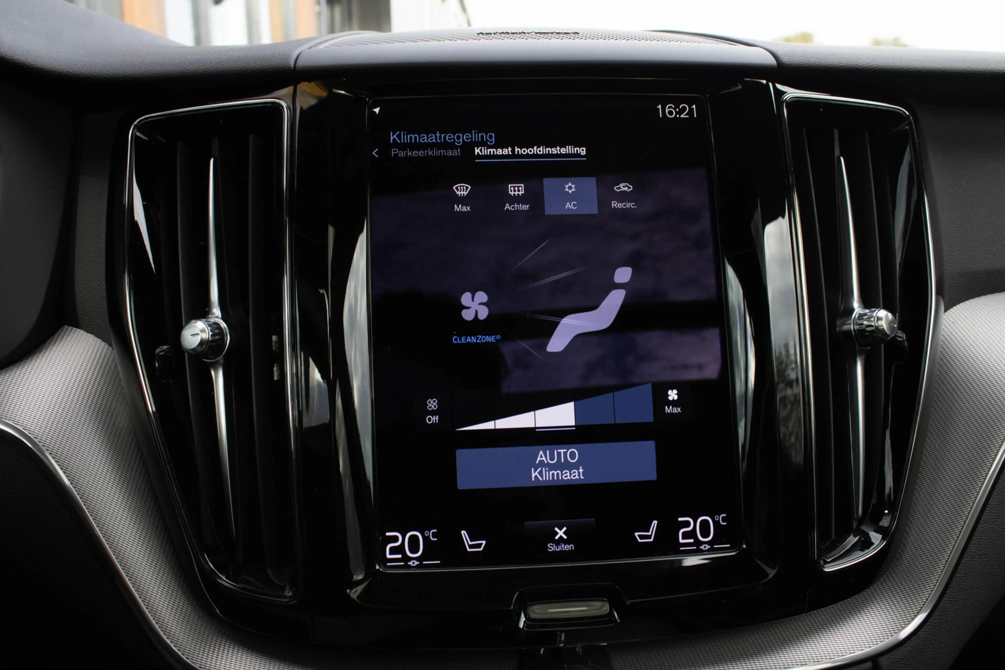 Volvo XC60 2.0 PHEV T6 AWD R-Design|360 Camera|Stuur+Stoelver — photo 37