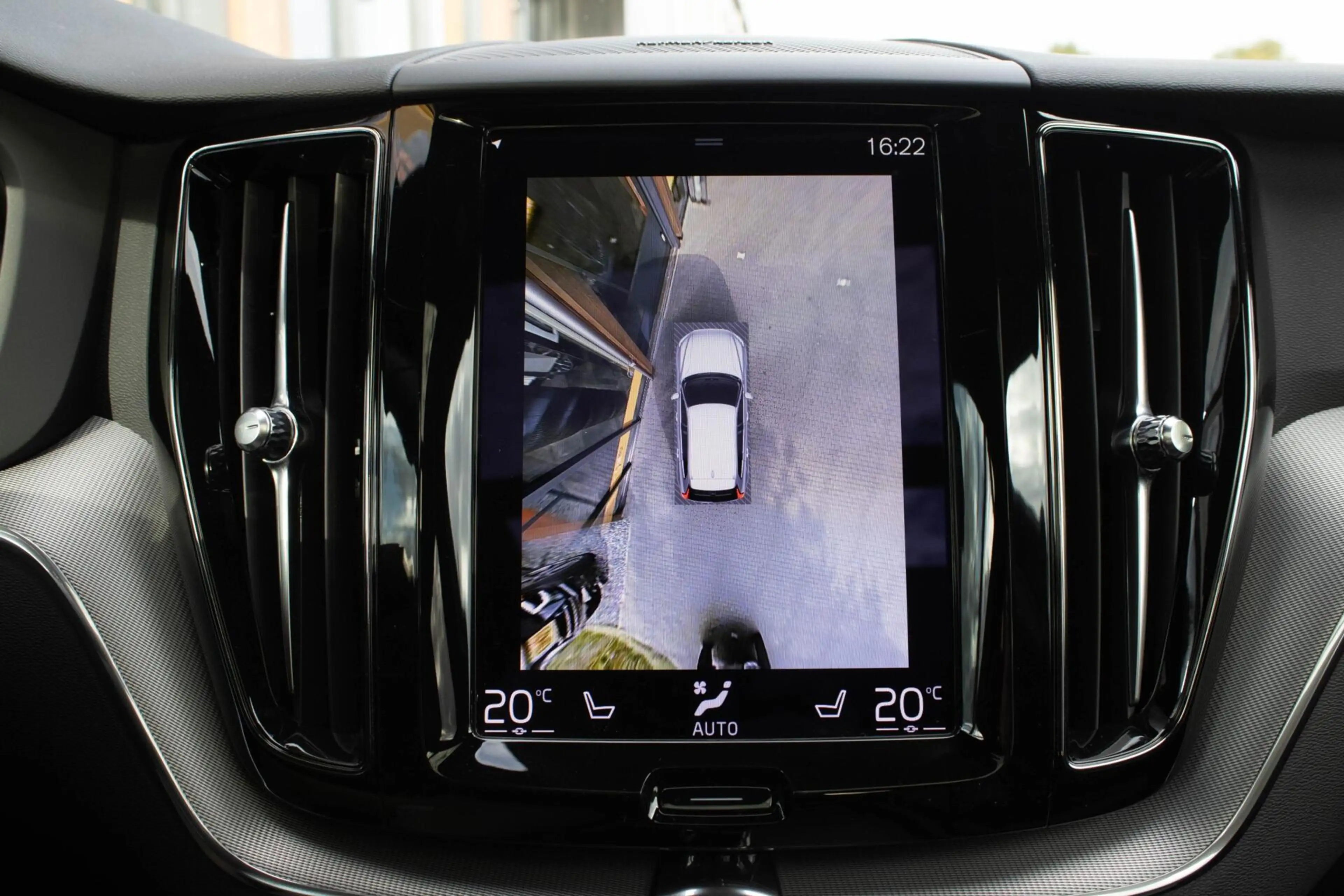 Volvo XC60 2.0 PHEV T6 AWD R-Design|360 Camera|Stuur+Stoelver — photo 40